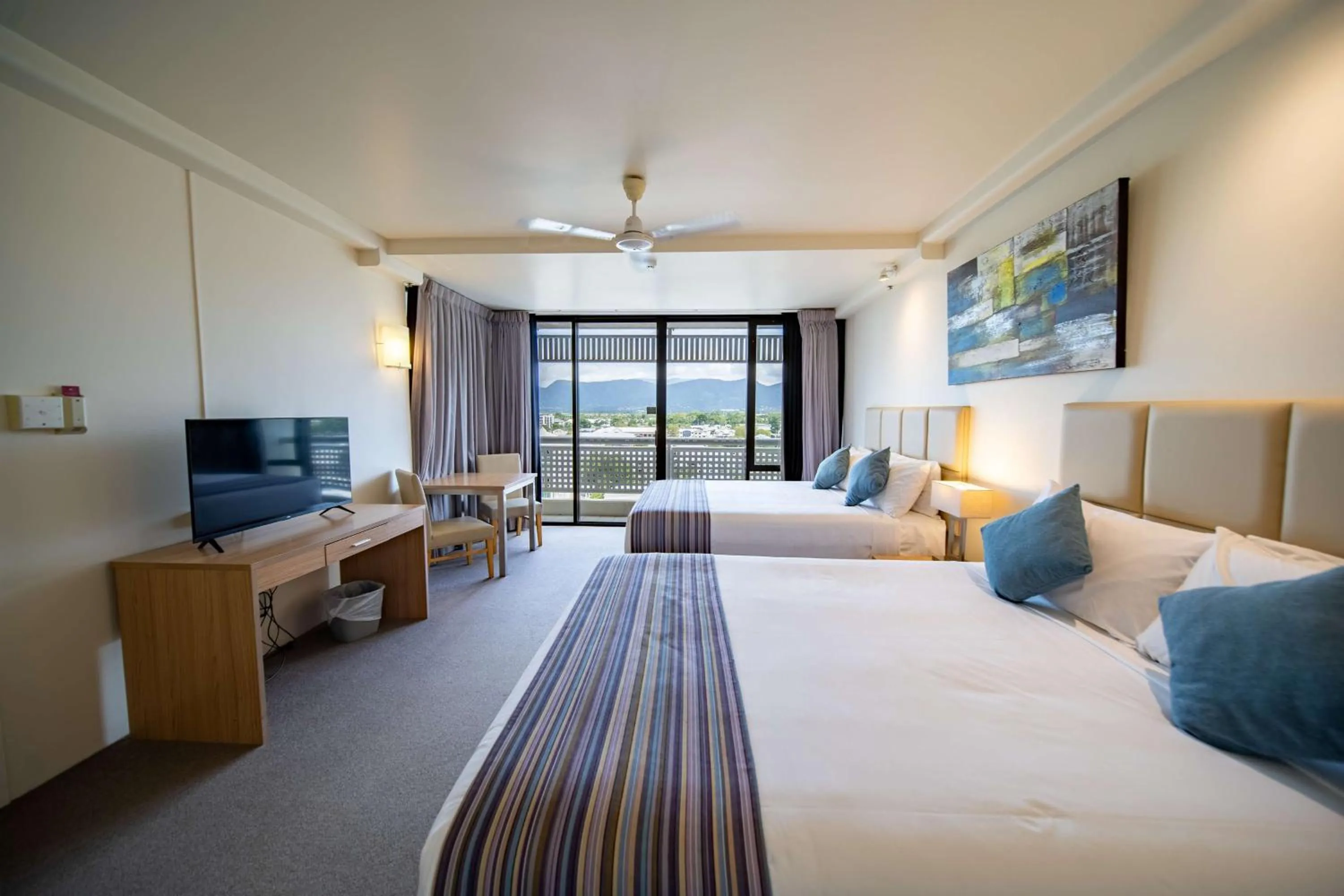 Bedroom, Bed in Rydges Esplanade Resort Cairns