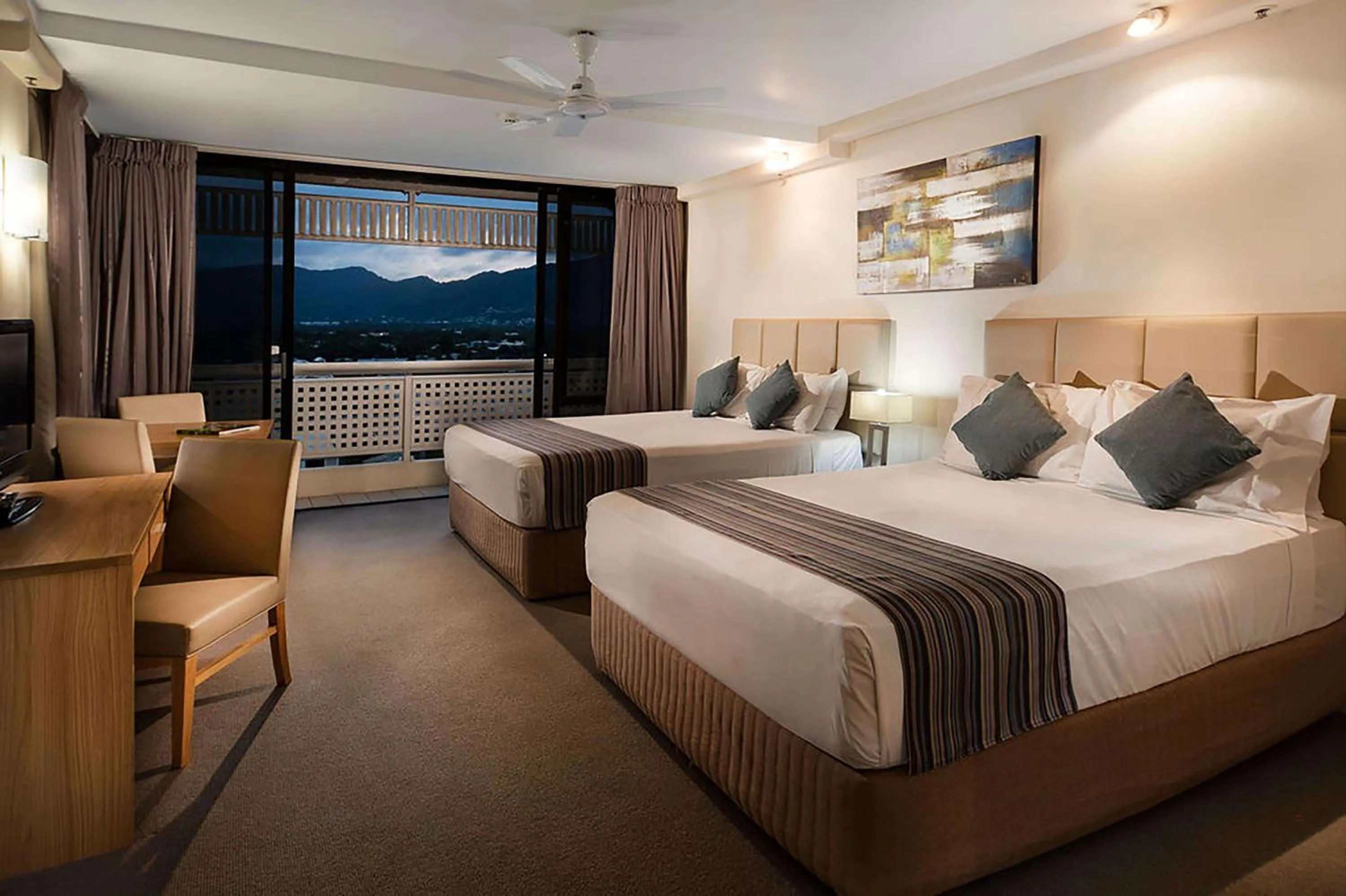 Bedroom, Bed in Rydges Esplanade Resort Cairns
