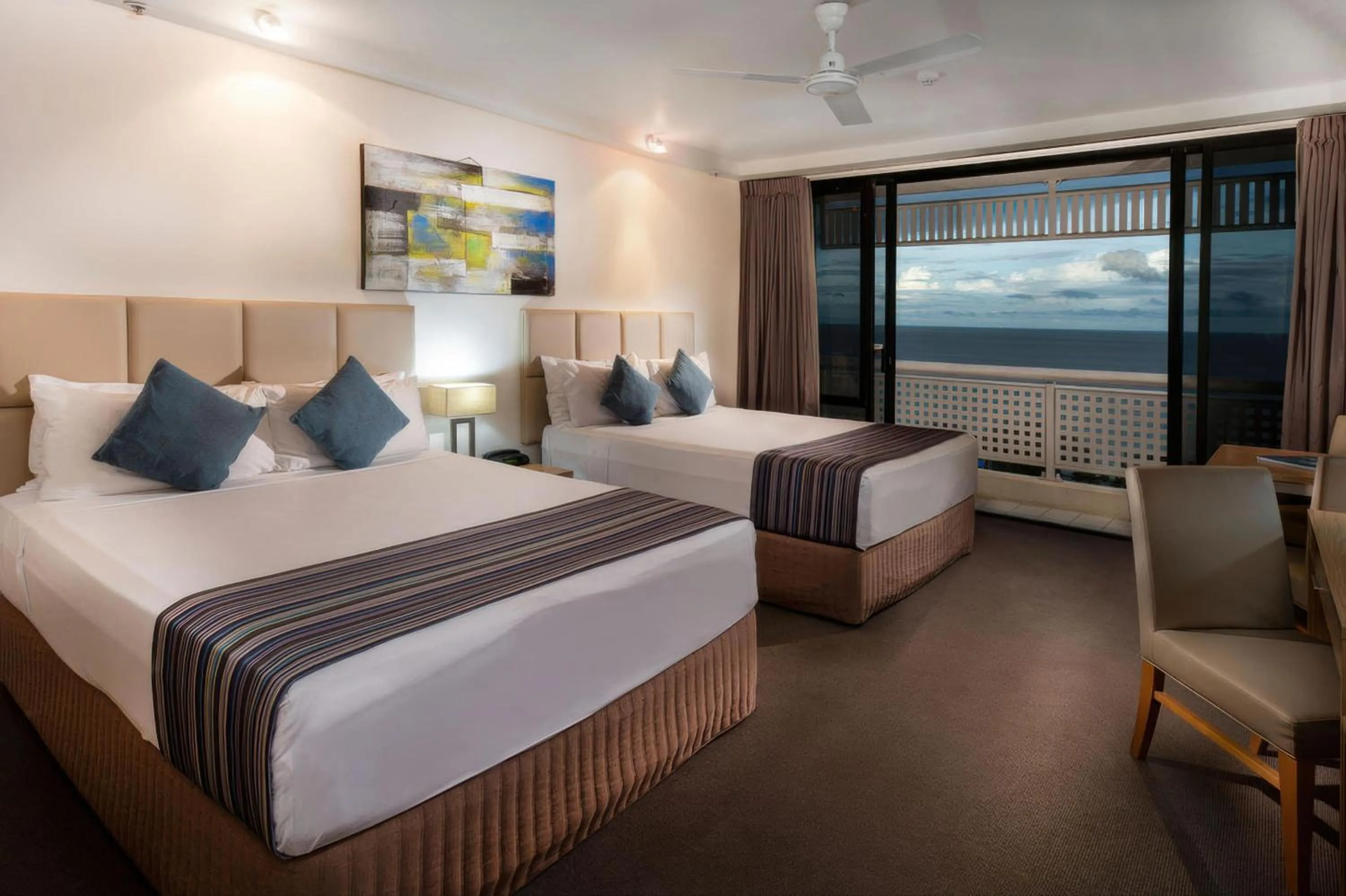 Bedroom, Bed in Rydges Esplanade Resort Cairns