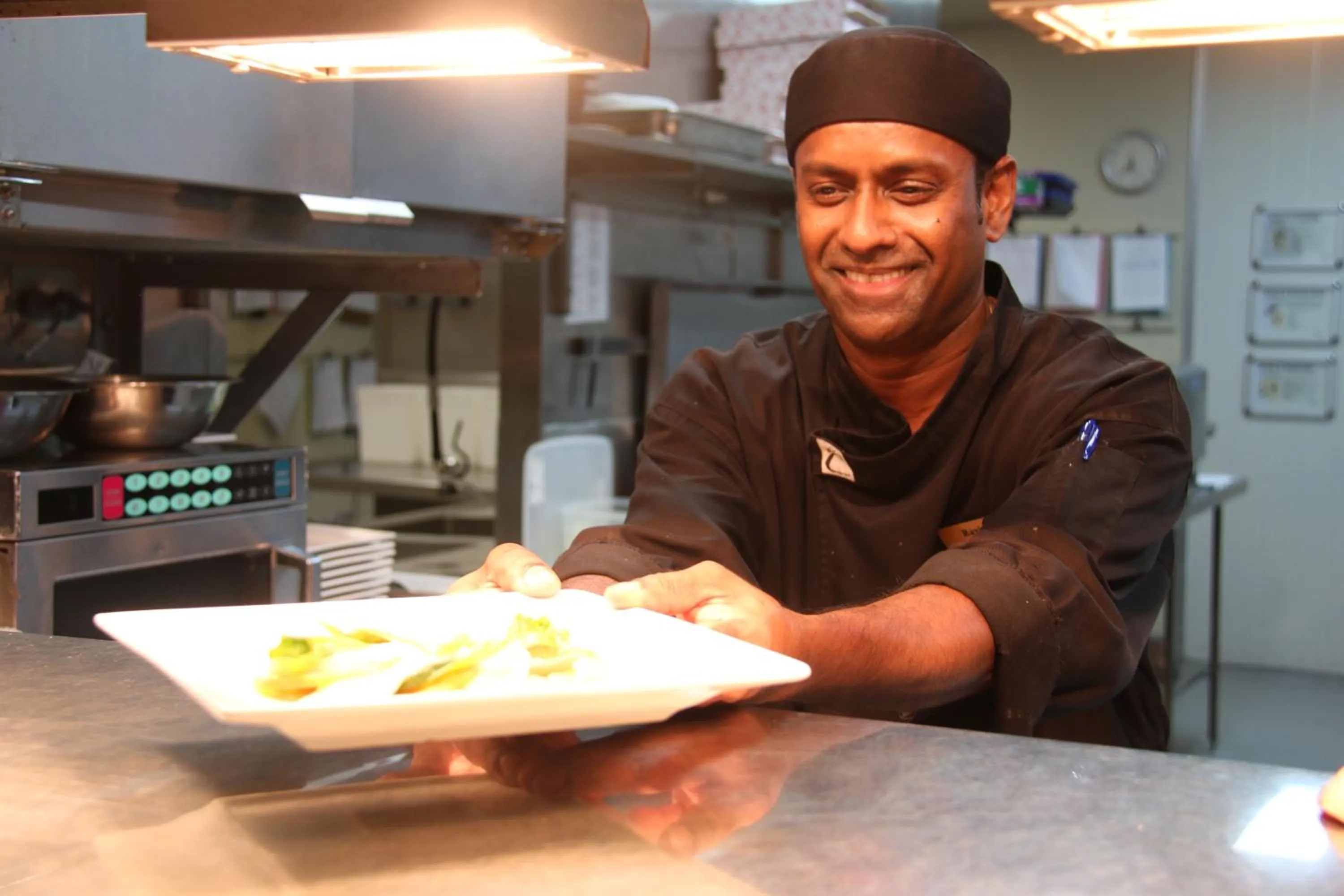 Restaurant/places to eat in Mantra Gladstone