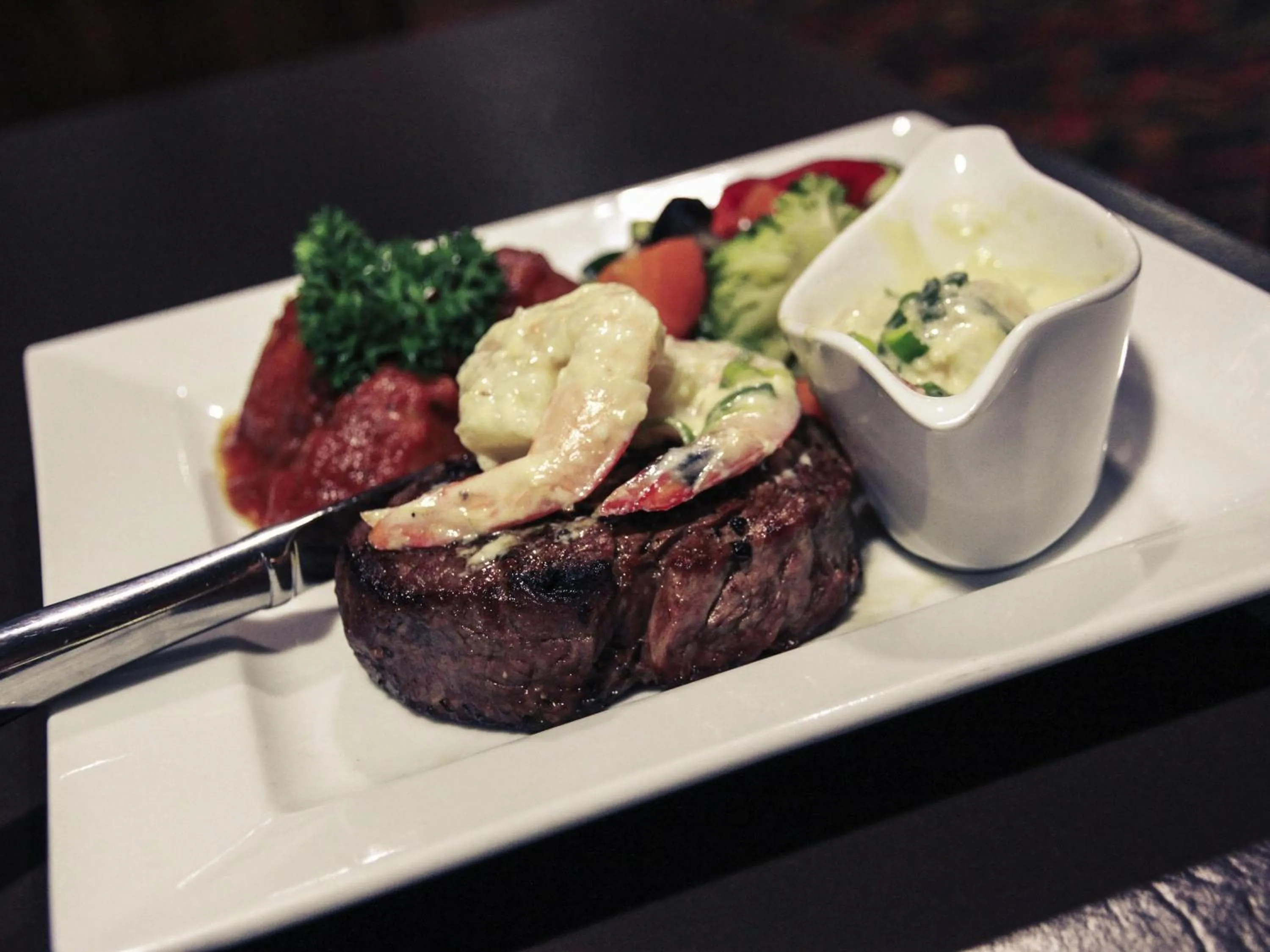 Restaurant/places to eat in Mantra Gladstone