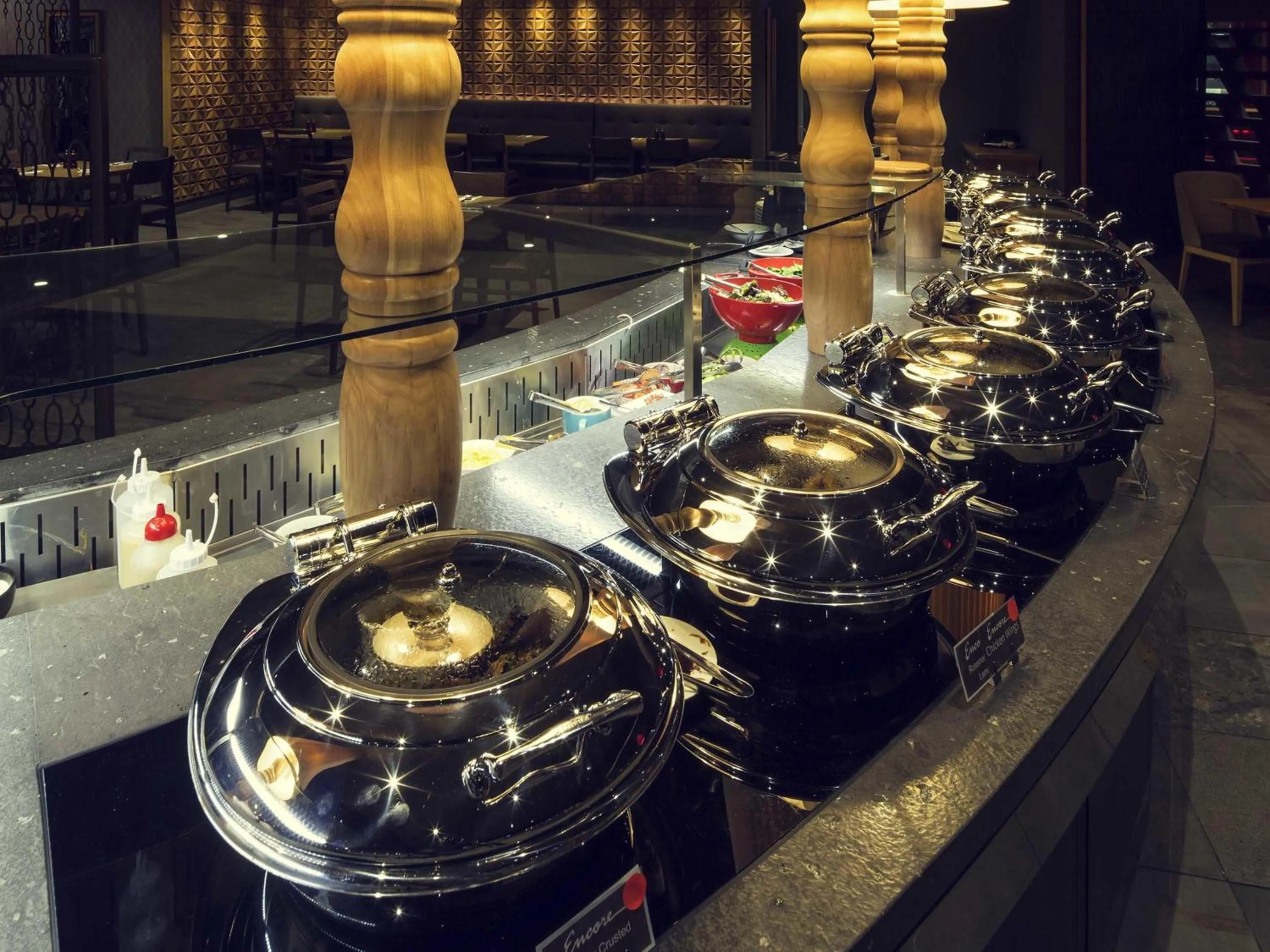 Restaurant/places to eat in Mantra Gladstone