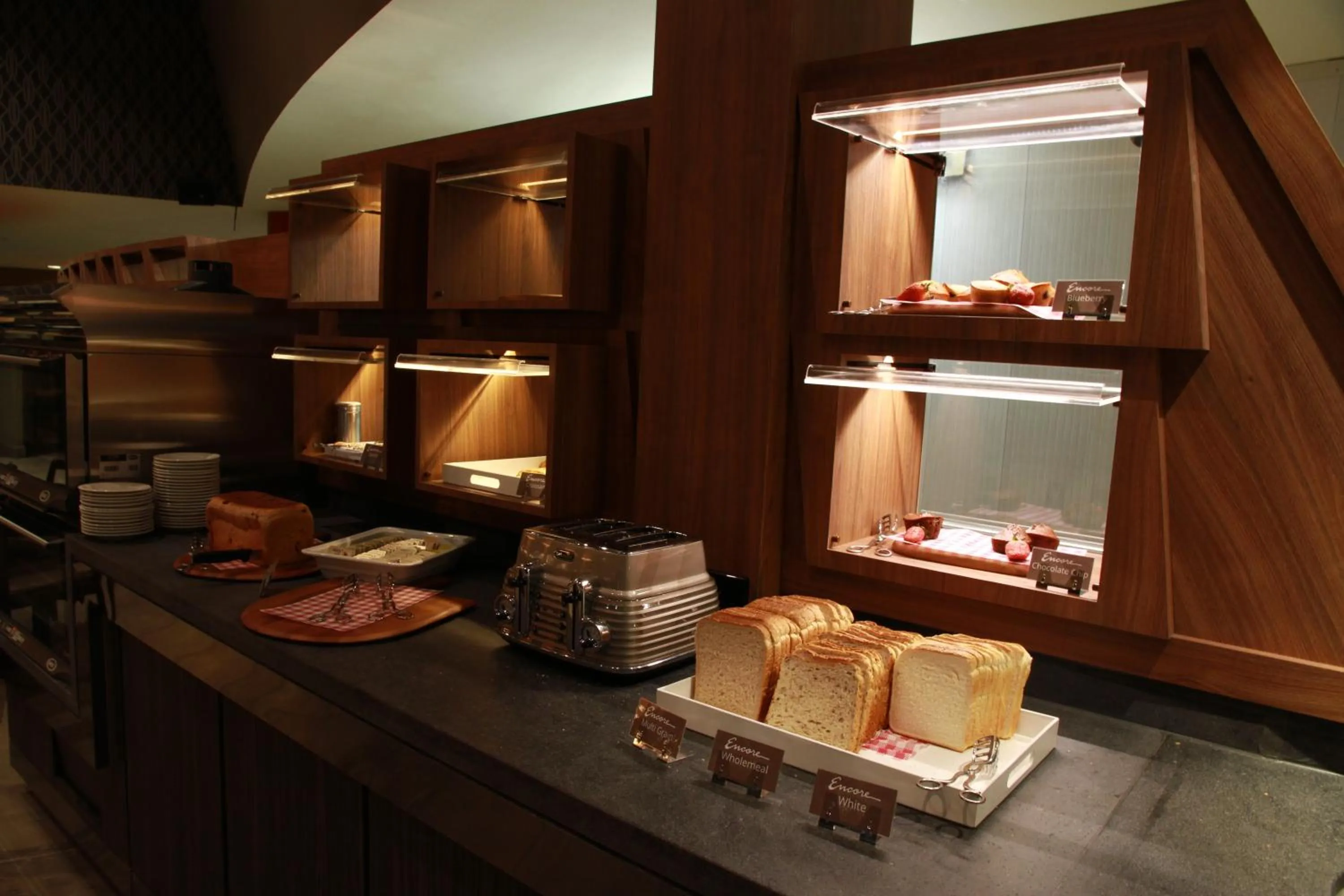 Restaurant/places to eat in Mantra Gladstone