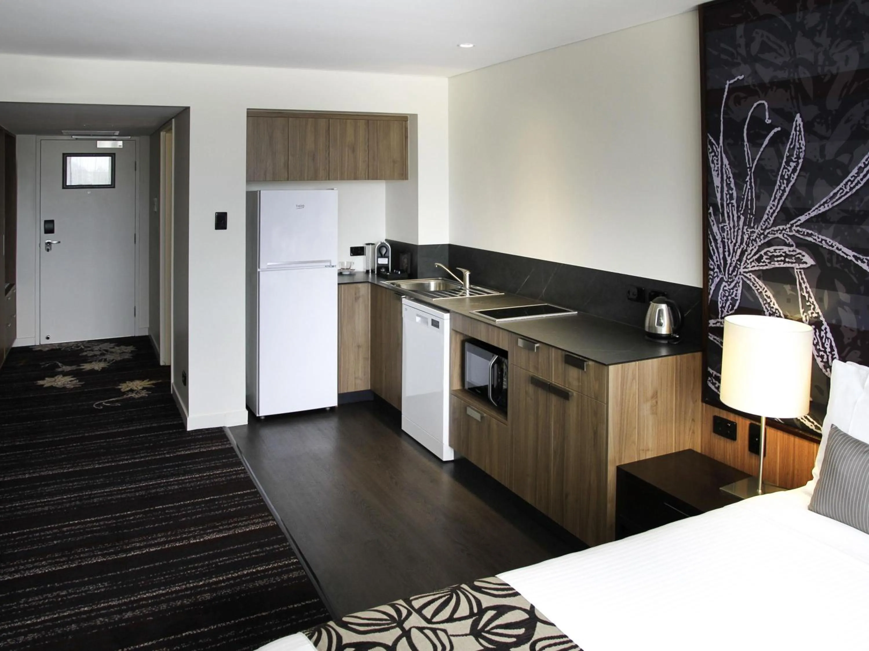 Bedroom in Mantra Gladstone