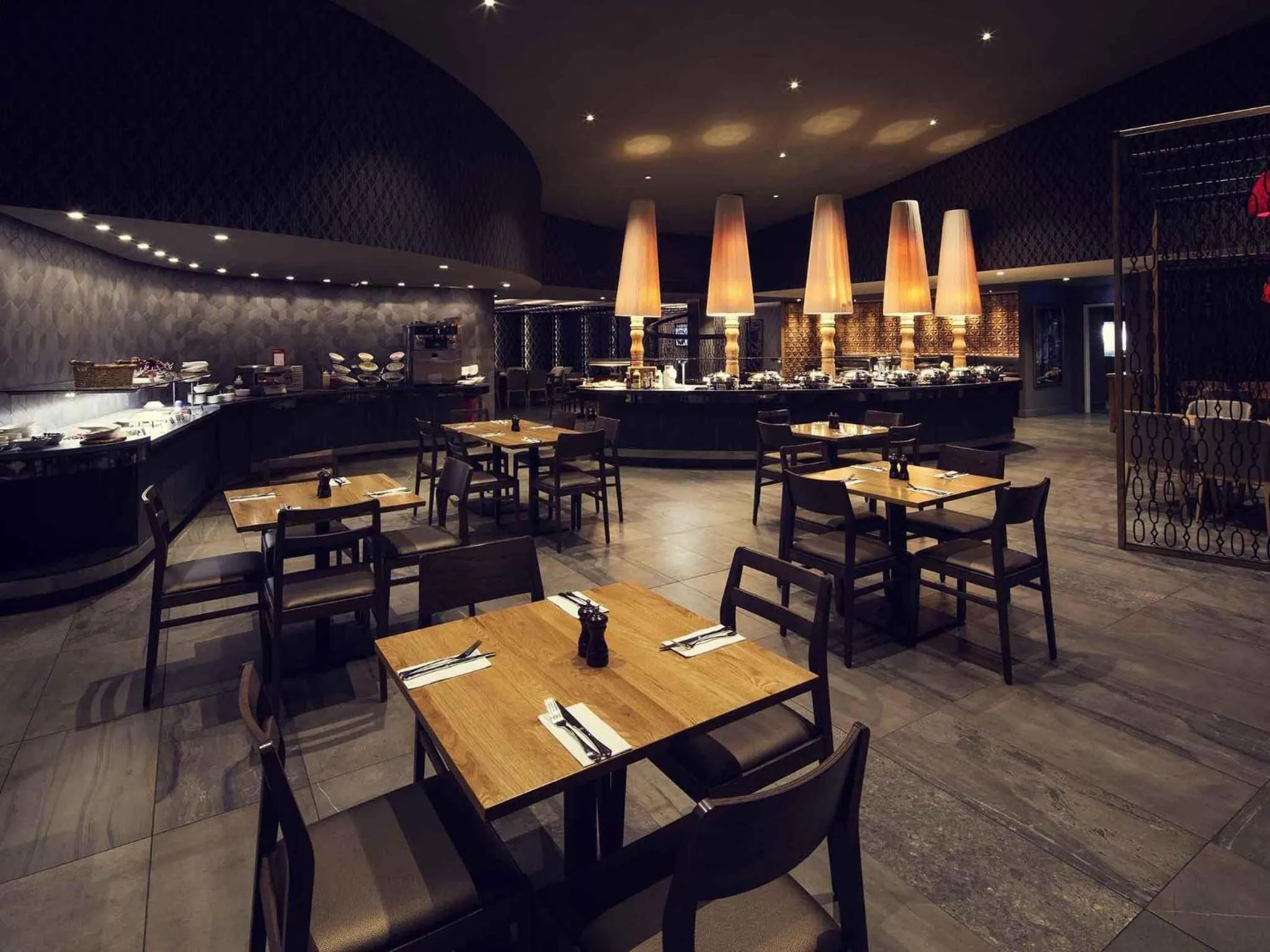 Restaurant/places to eat in Mantra Gladstone