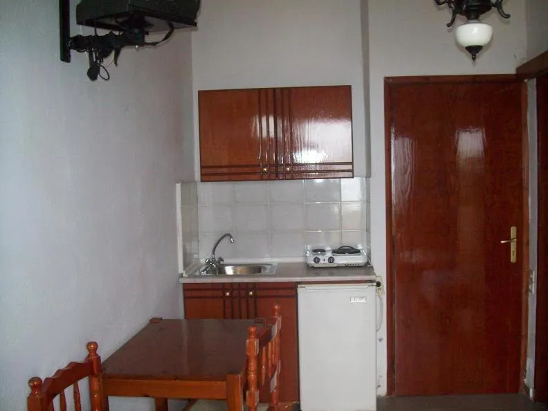 Dining area, Kitchen/Kitchenette in Kato Stalos Beach