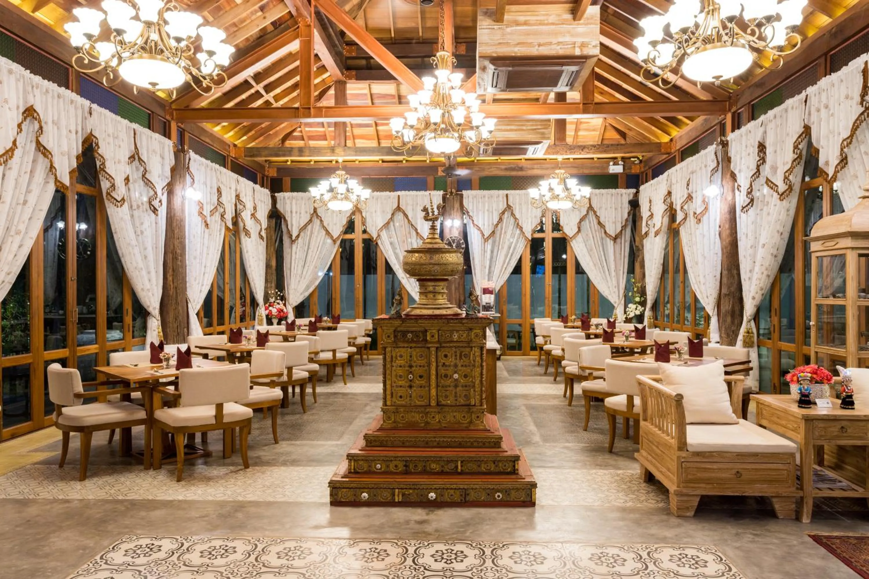 Restaurant/Places to Eat in Nampiangdin Boutique Hotel