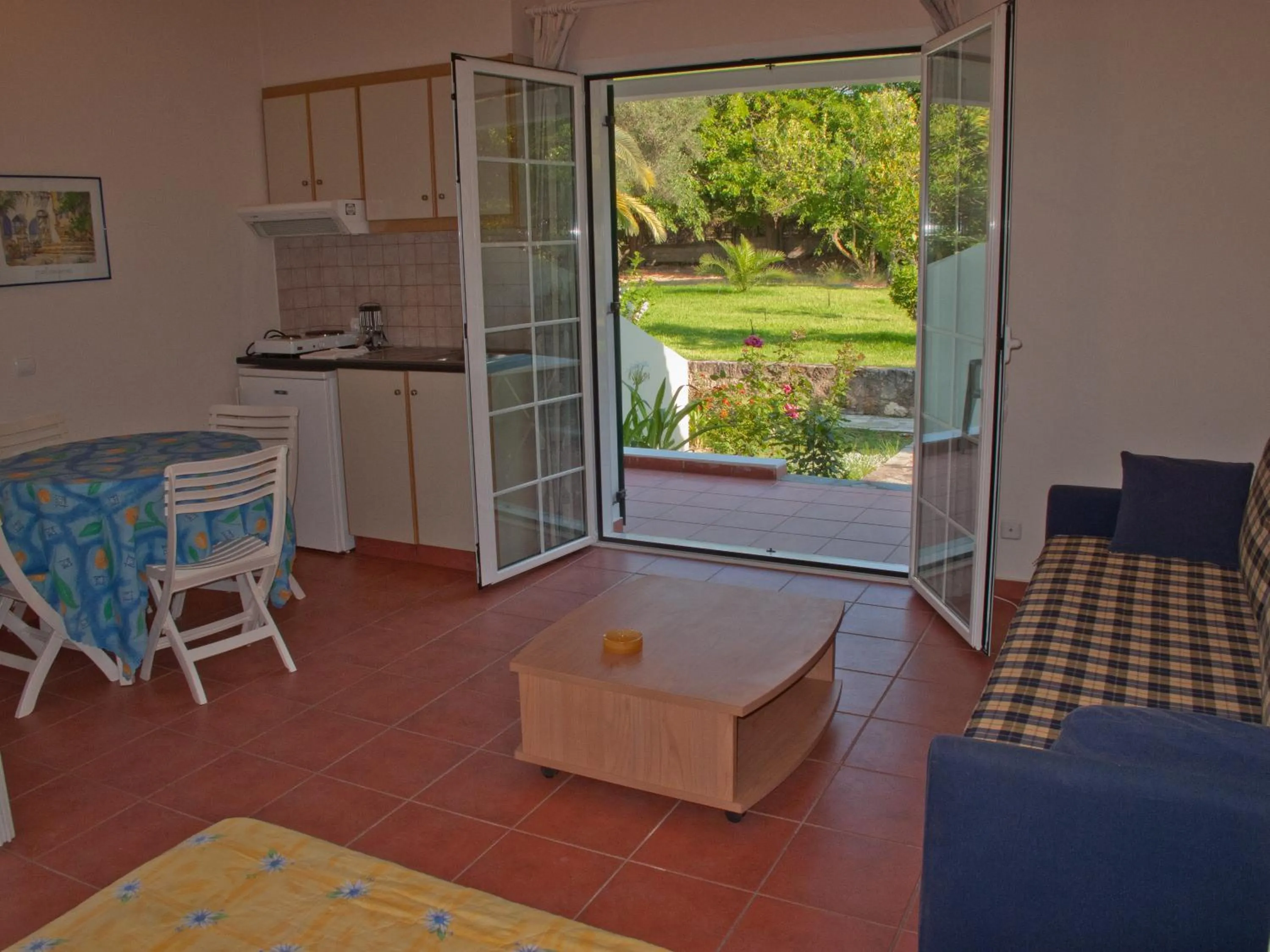 Garden view in Inglessata Rose