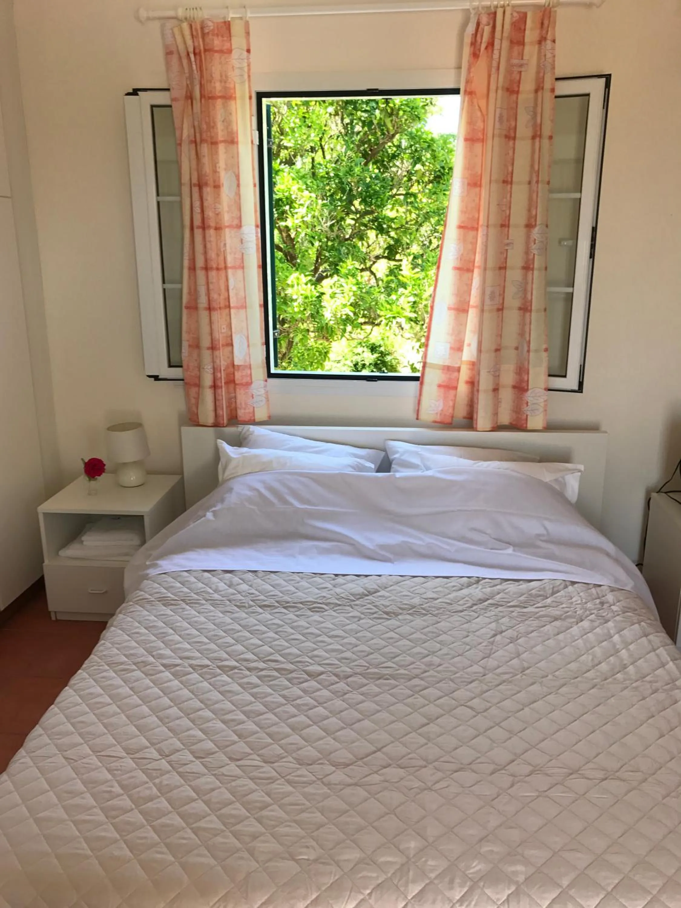 Bedroom in Inglessata Rose