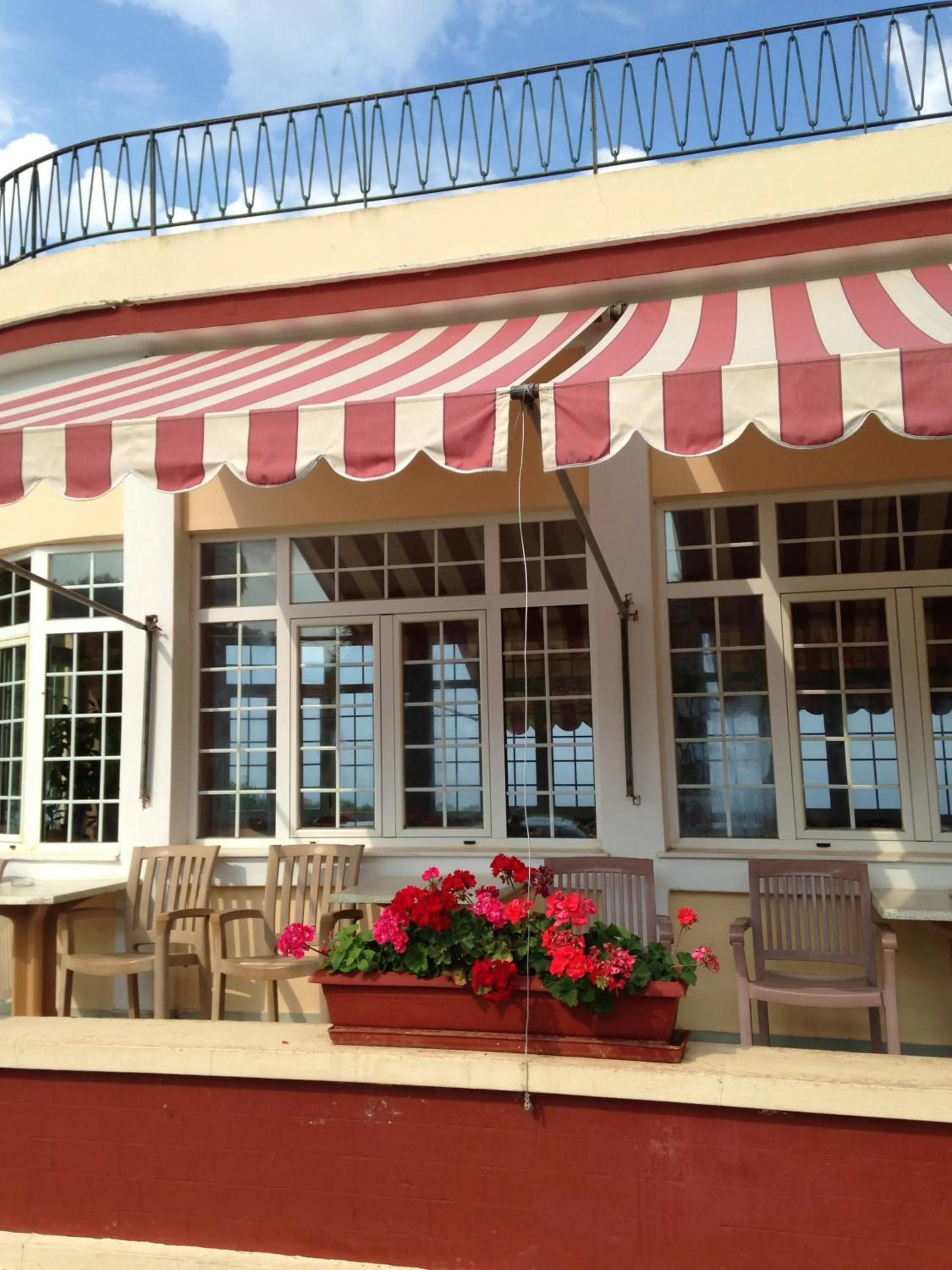 Restaurant/places to eat in Inglessata Rose