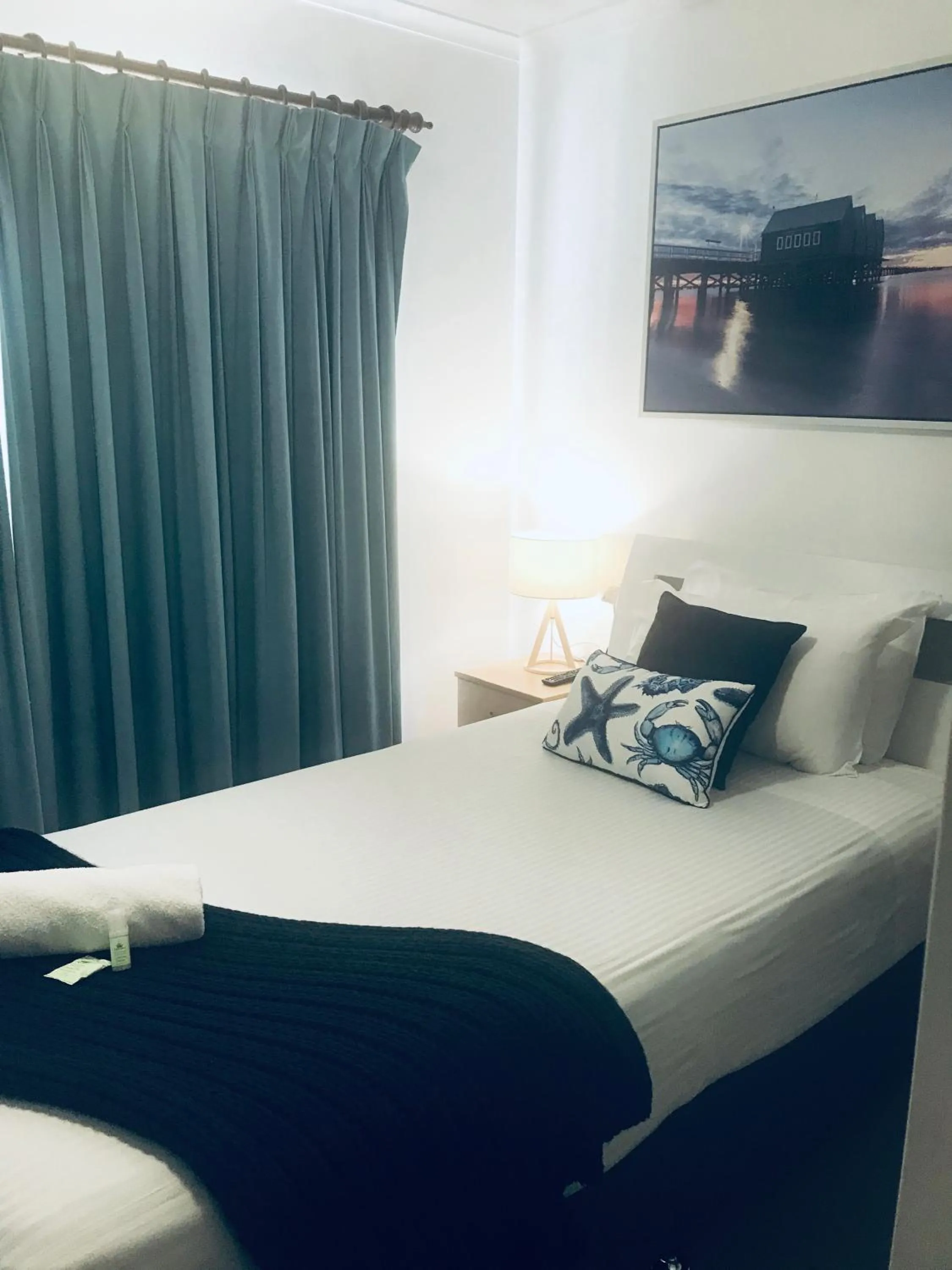 Bed in OCEAN BREEZE MOTEL