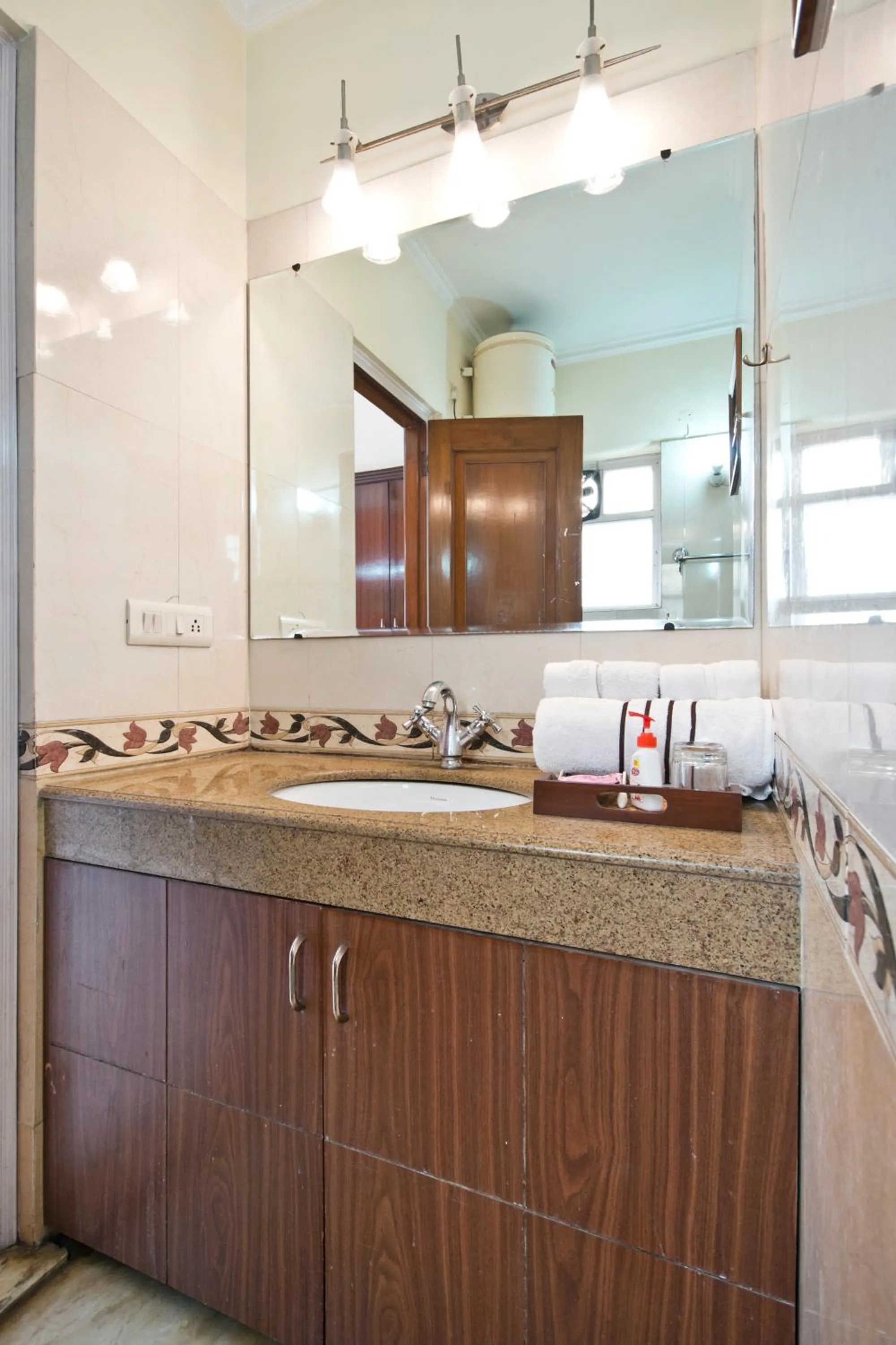 Shower in Prakash Kutir B&B