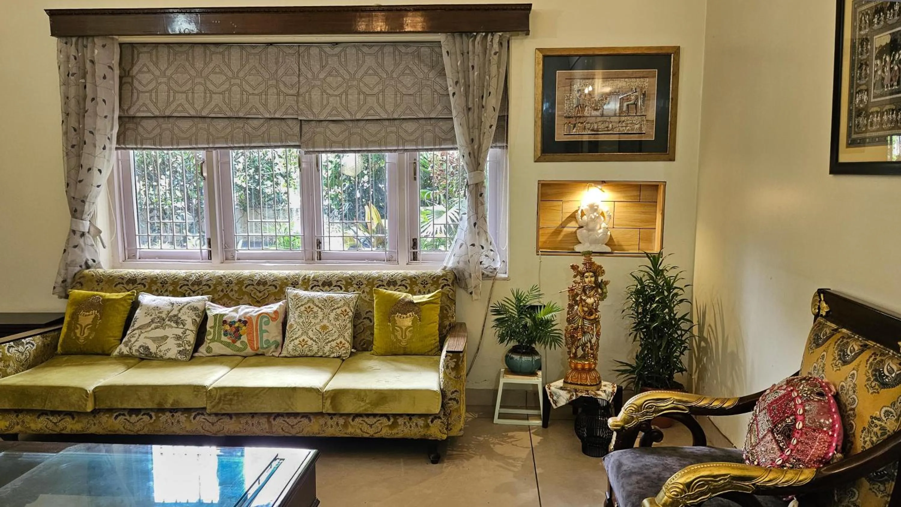 Living room in Prakash Kutir B&B