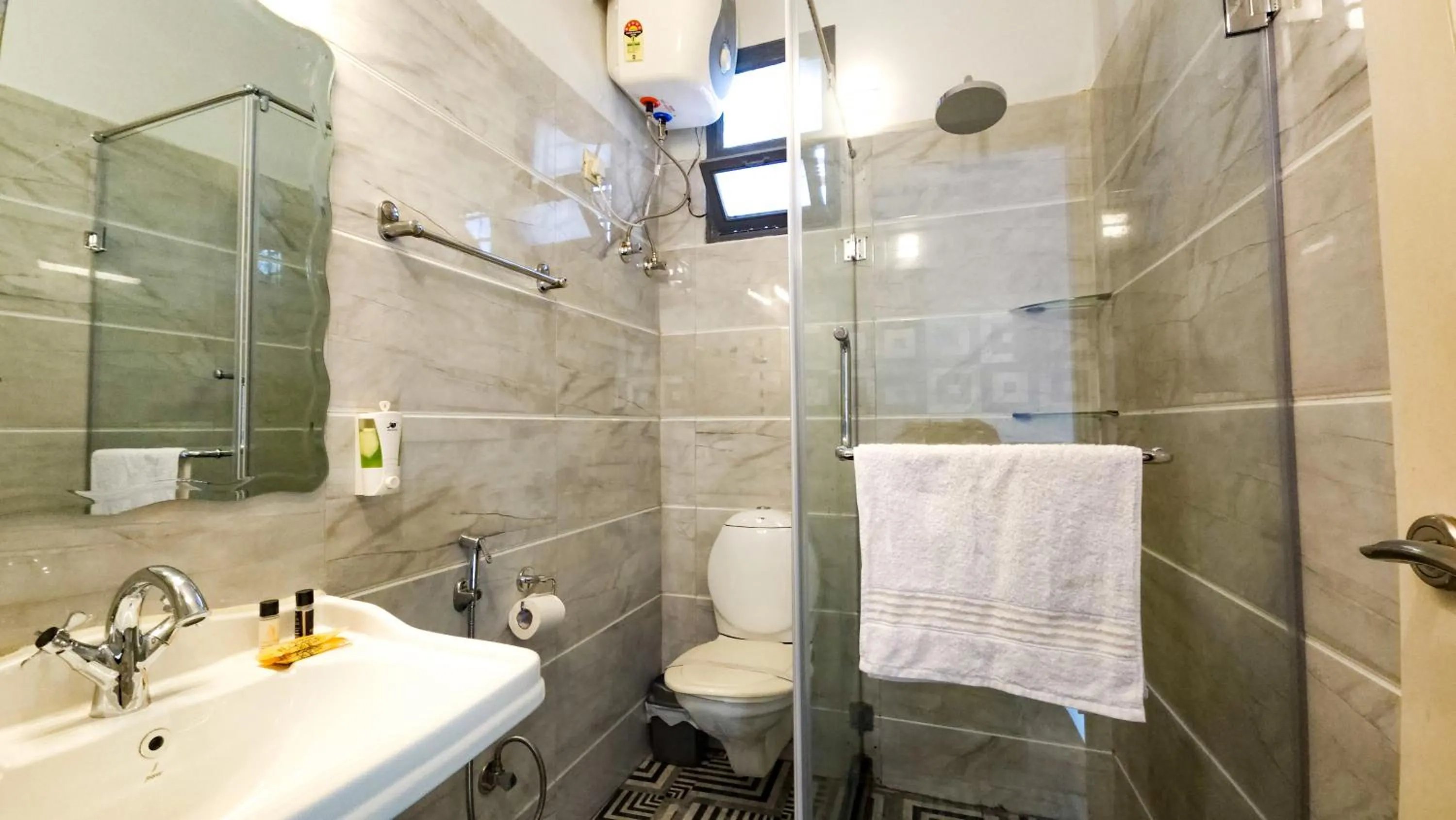 Toilet in Prakash Kutir B&B