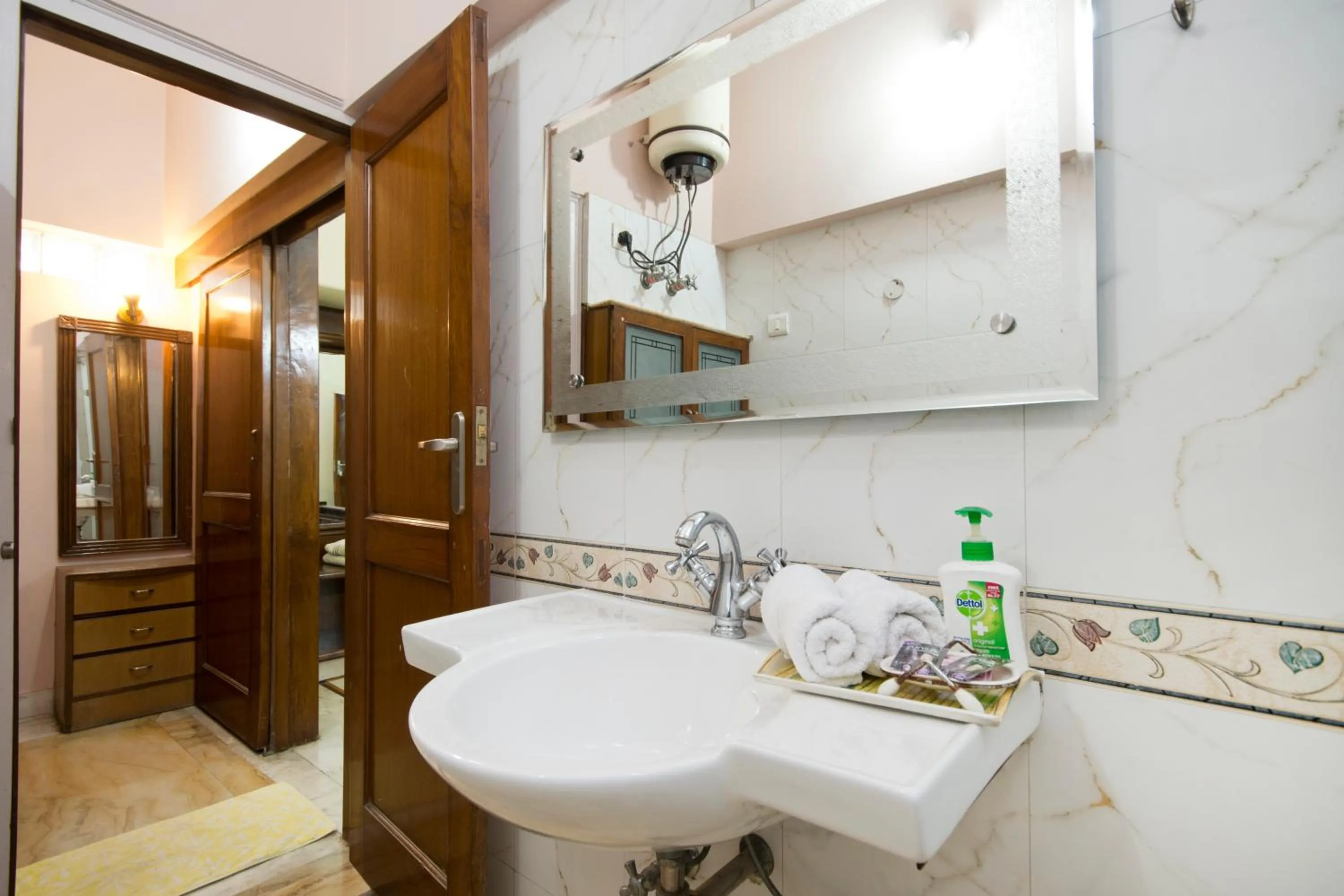 Bathroom in Prakash Kutir B&B