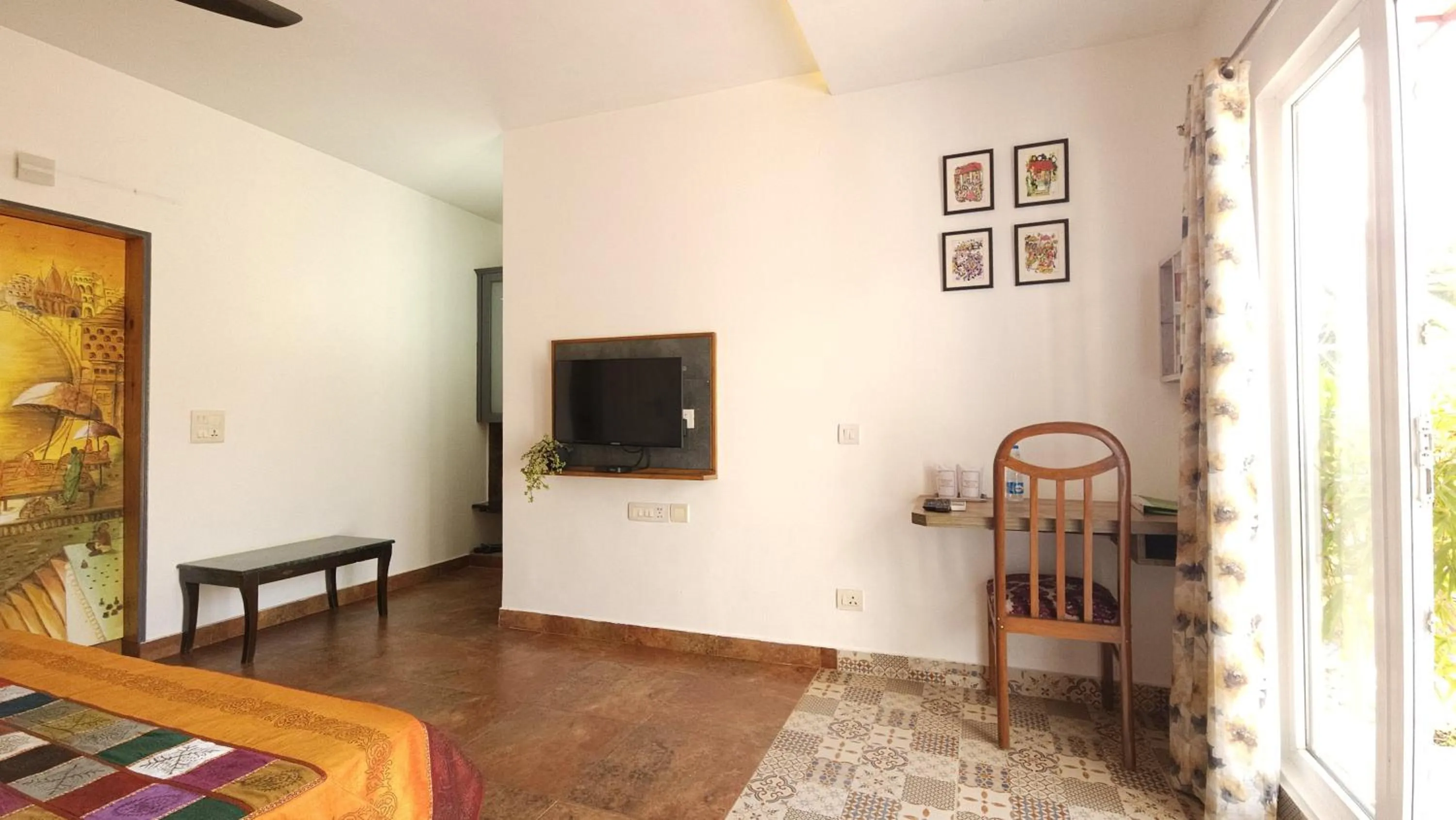 TV and multimedia in Prakash Kutir B&B