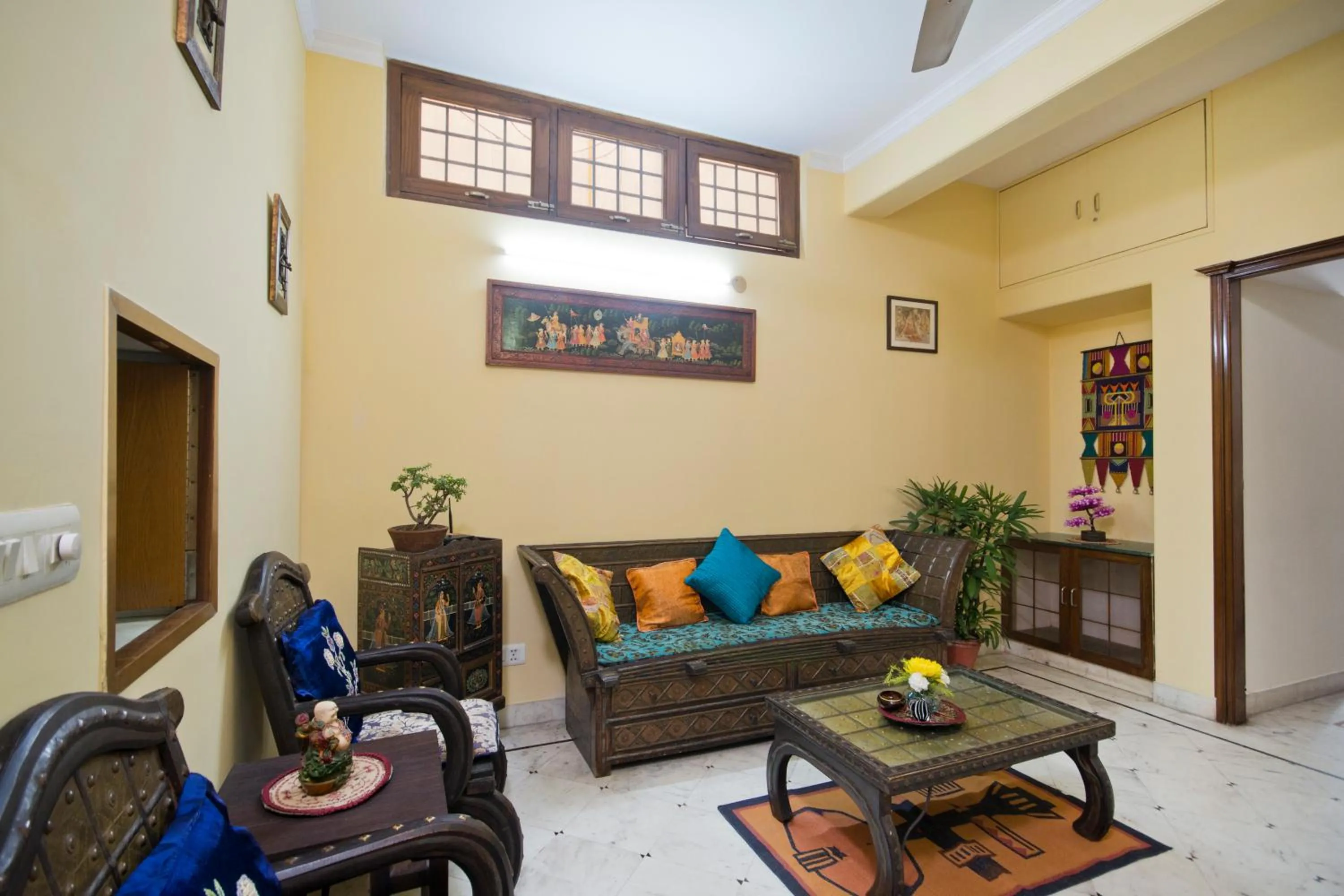 Communal lounge/ TV room in Prakash Kutir B&B