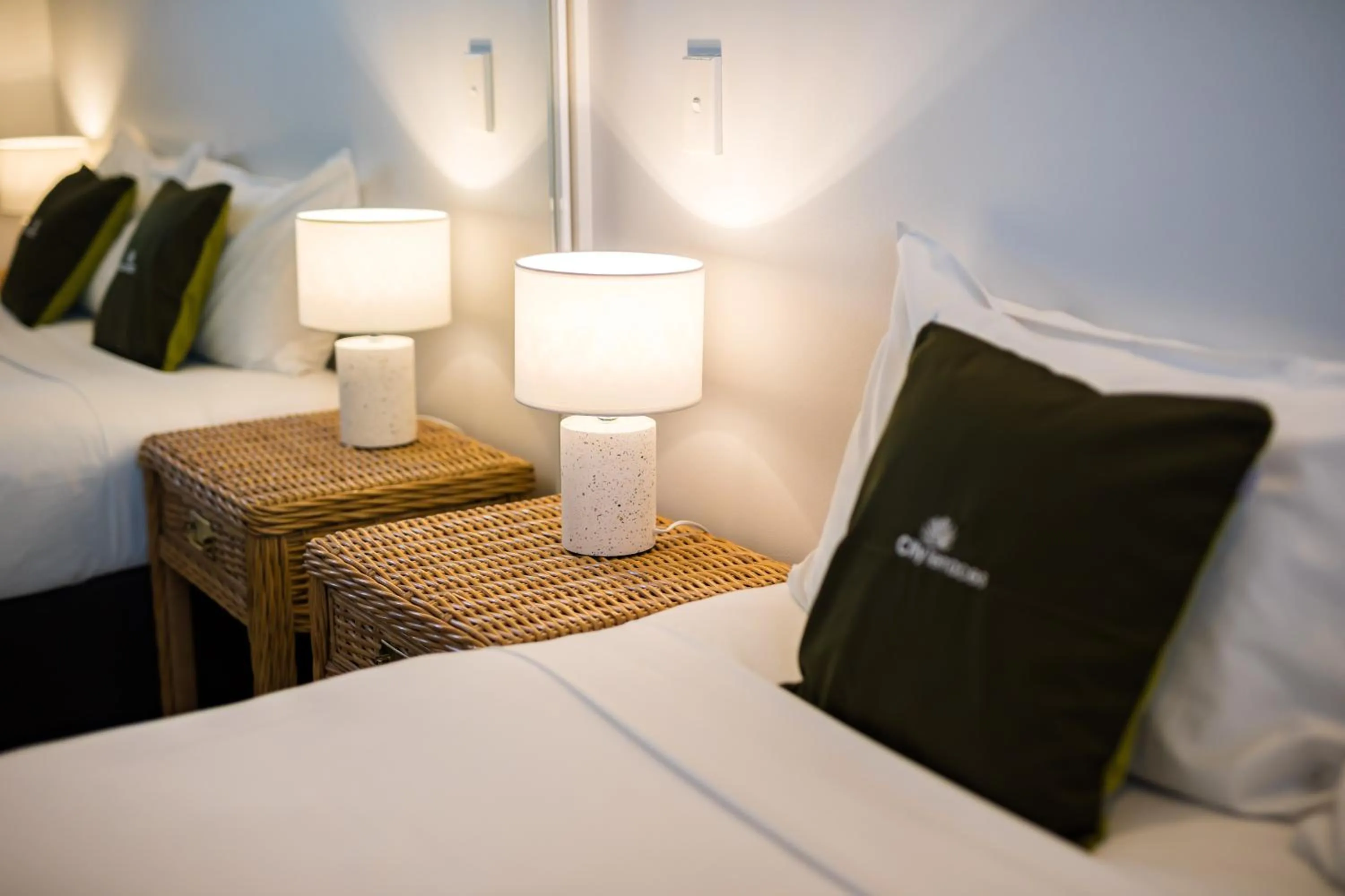 Bedroom, Bed in City Terraces Cairns