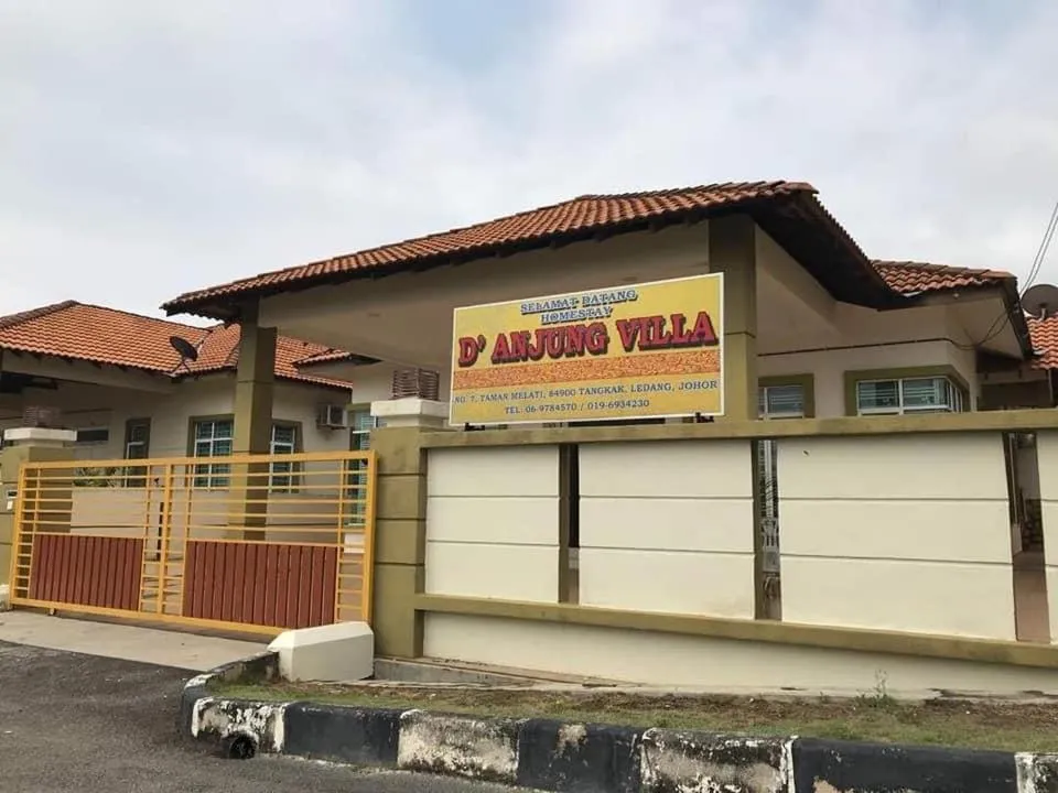 Property building in D' Anjung Inn