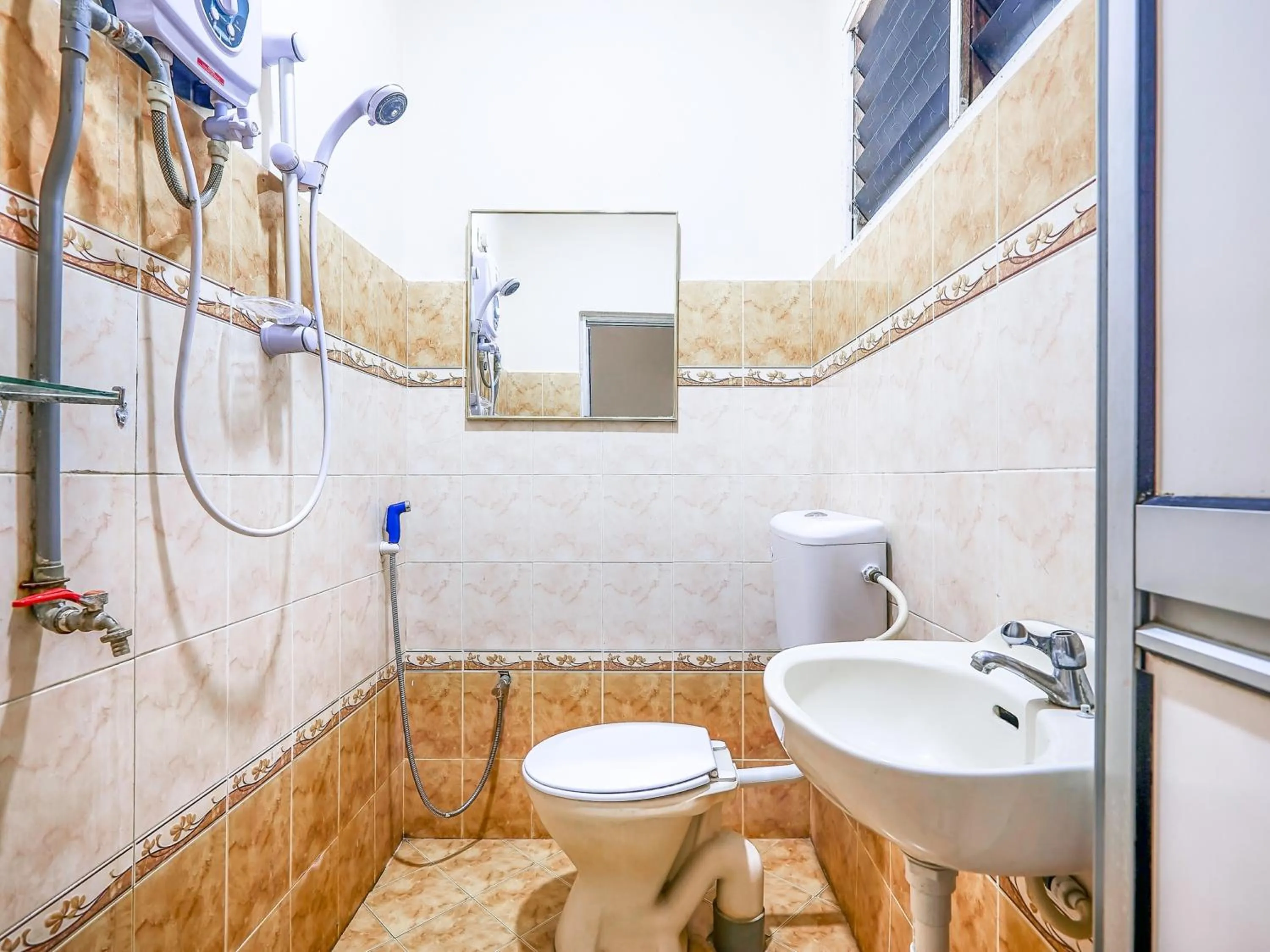 Bathroom in D' Anjung Inn