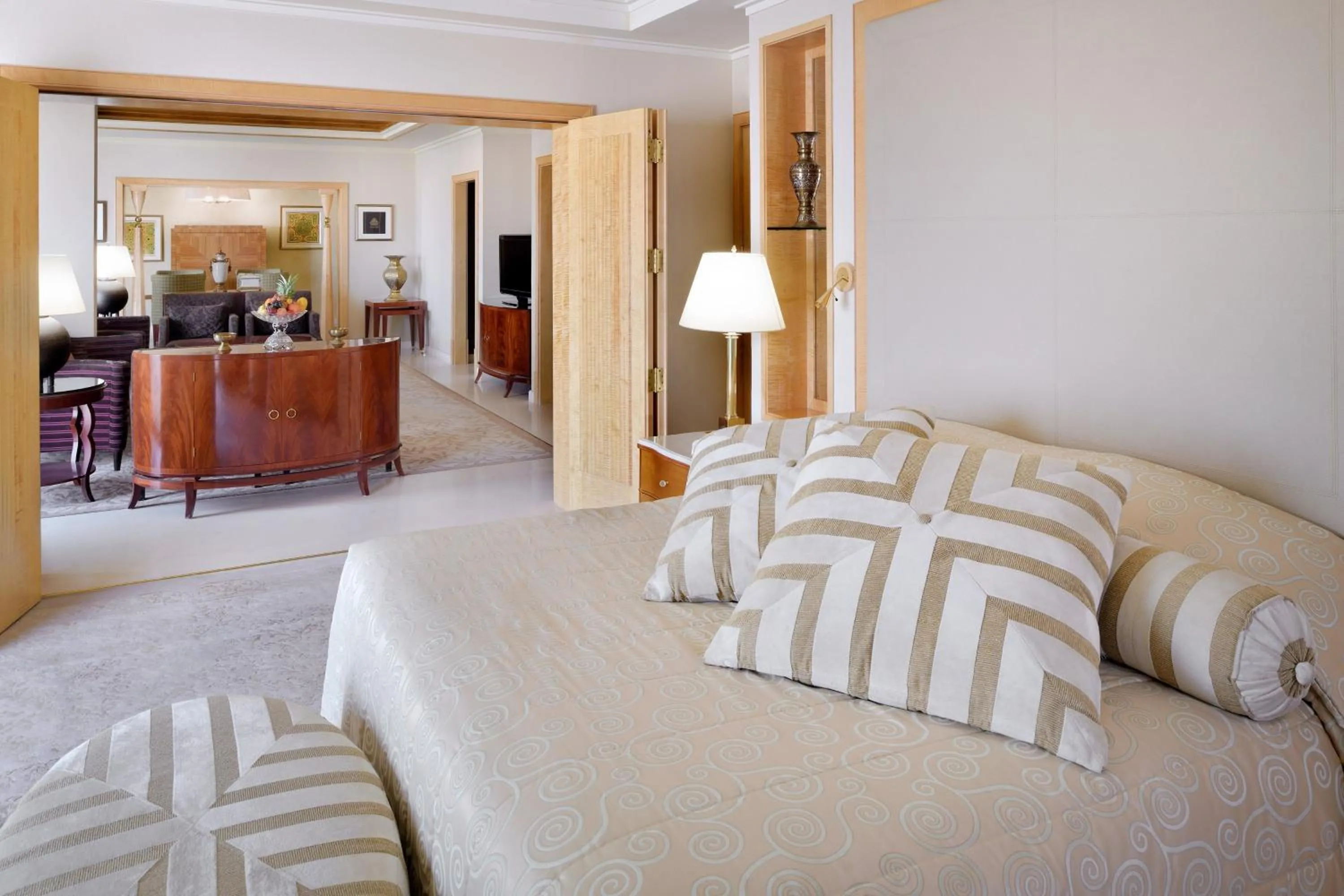 Photo of the whole room, Bed in Sheraton Dammam Hotel & Convention Centre