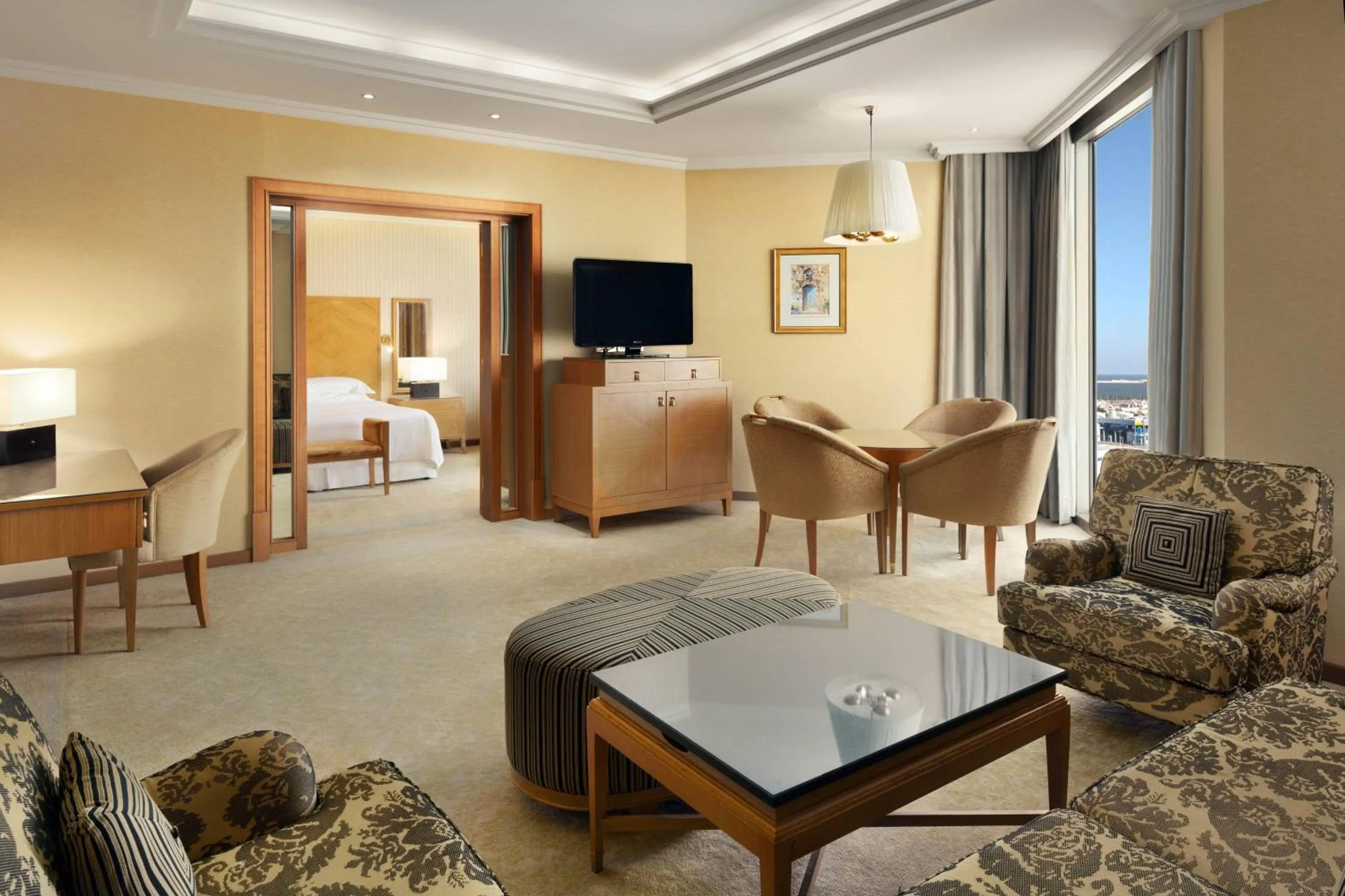 Living room, Bed in Sheraton Dammam Hotel & Convention Centre
