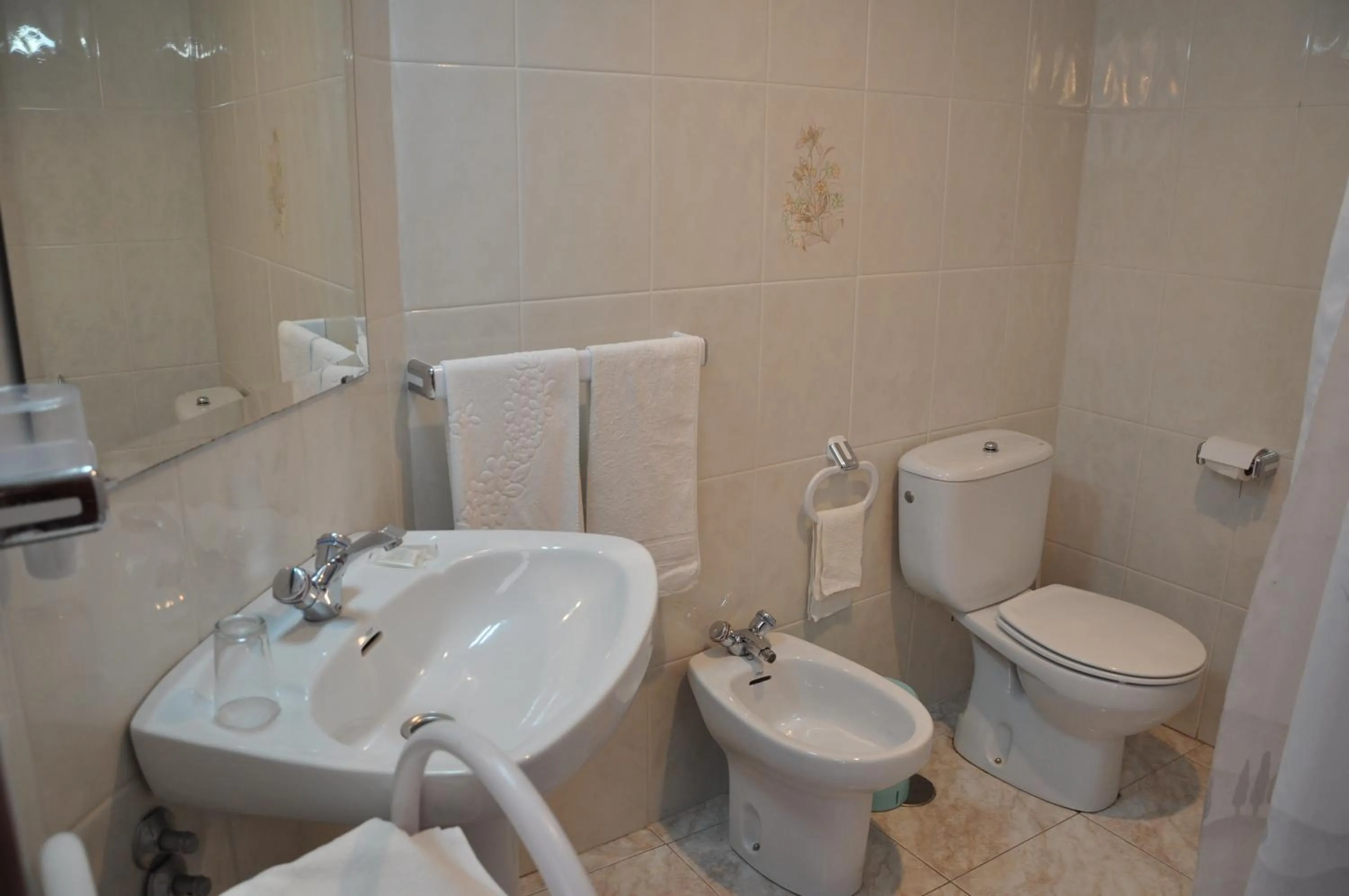 Bathroom in Hostal Mourelos