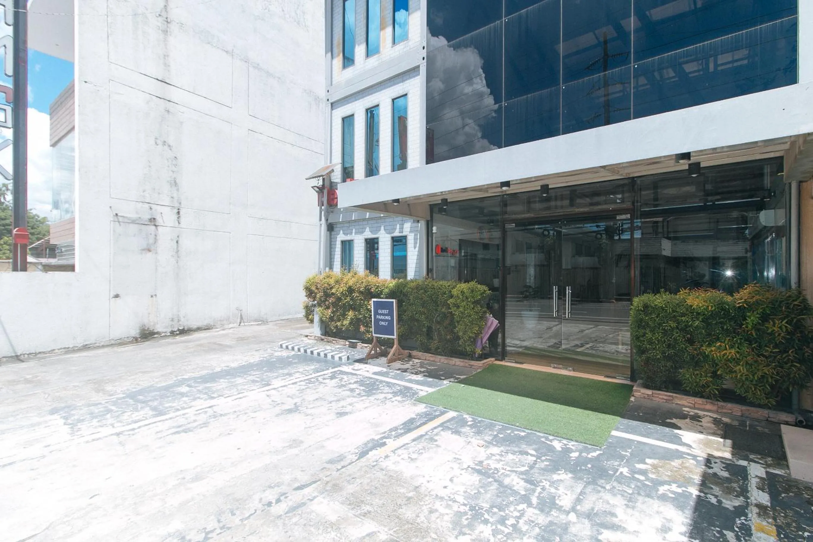 Property building in RedDoorz Plus @ AS Fortuna Cebu