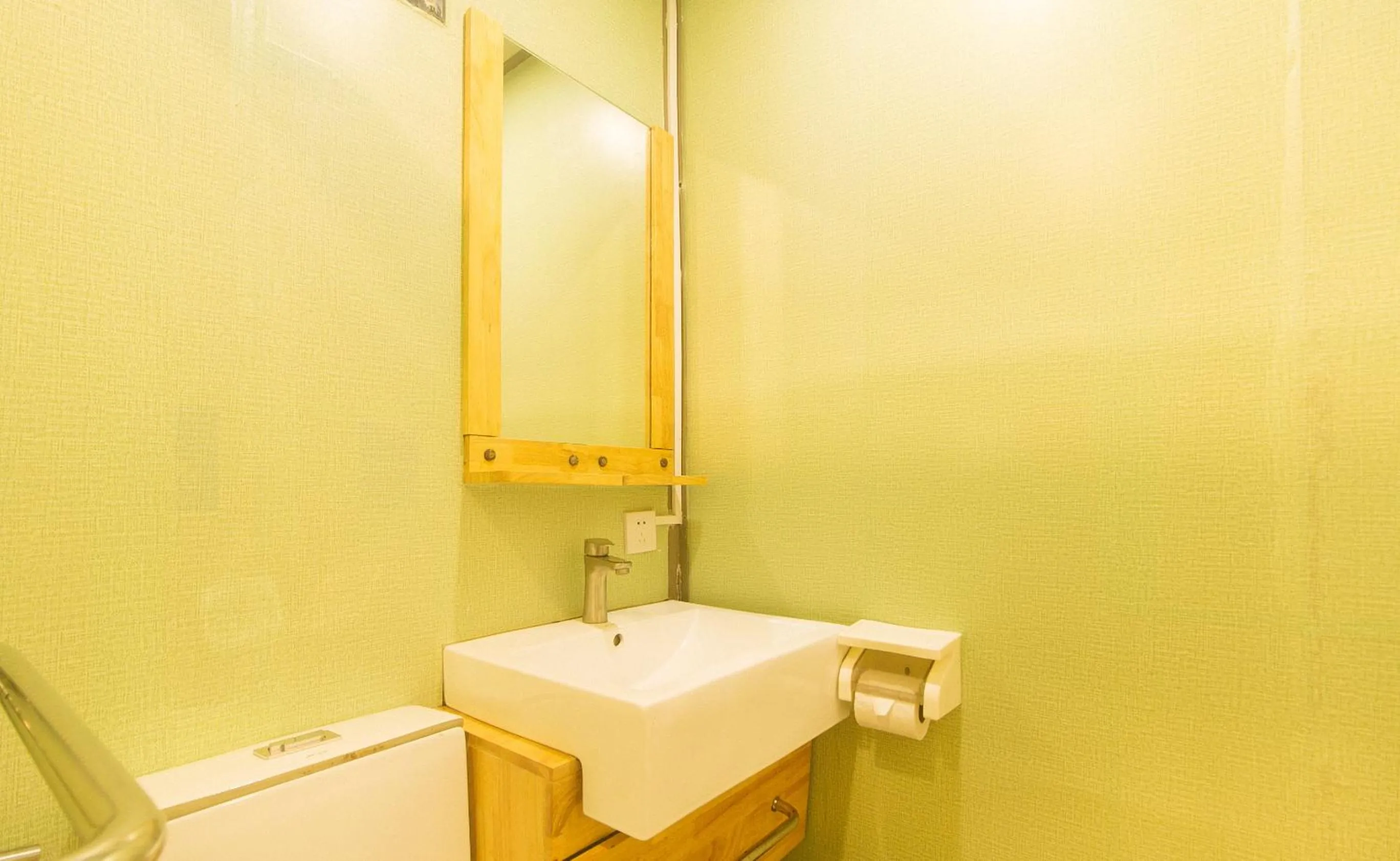 Bathroom in RedDoorz Plus @ AS Fortuna Cebu