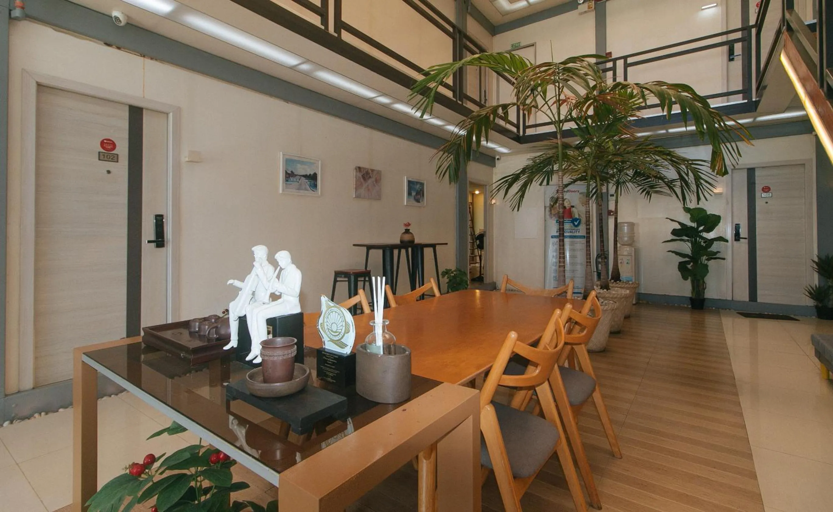 Seating area in RedDoorz Plus @ AS Fortuna Cebu