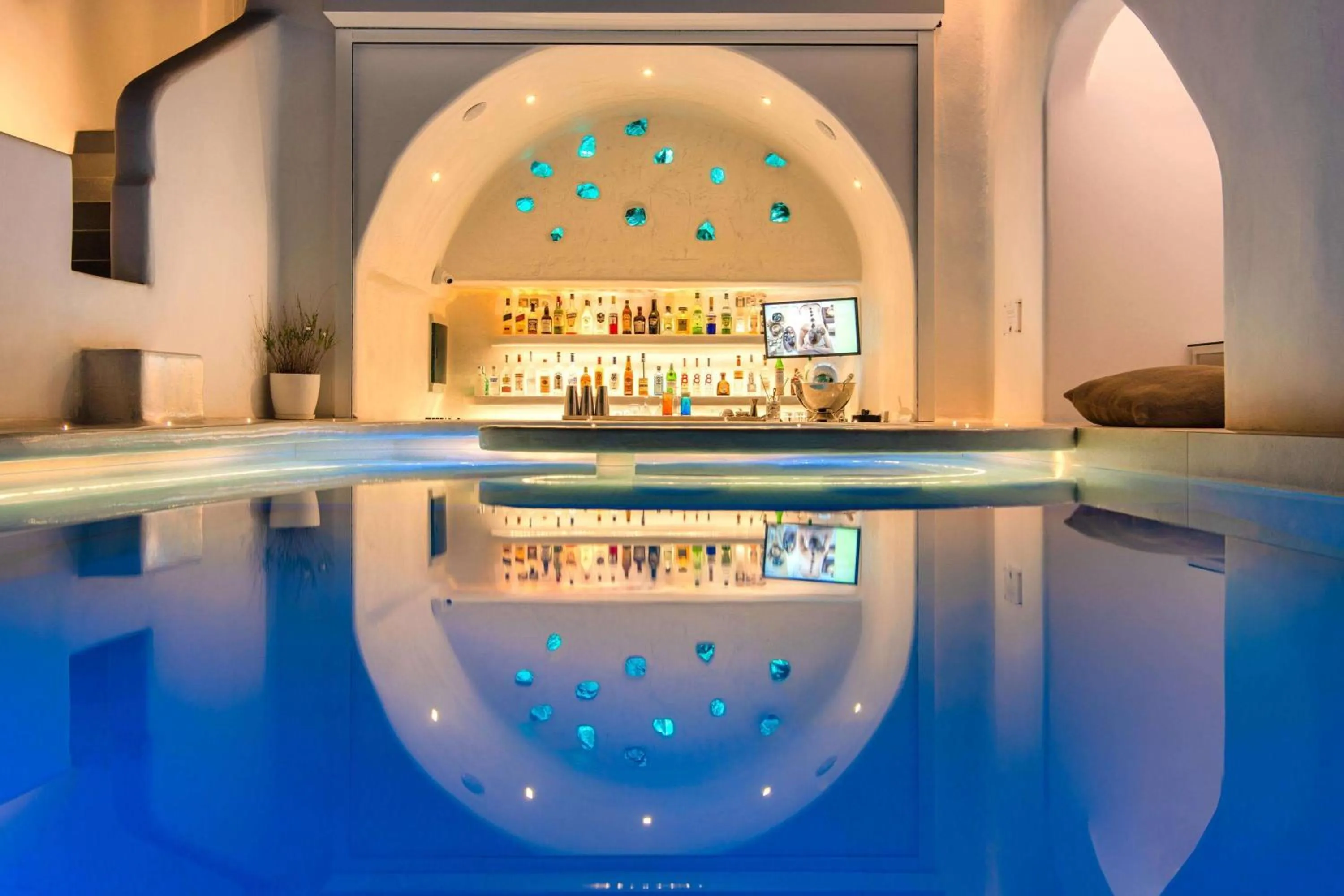 Swimming pool in Athina Luxury Suites