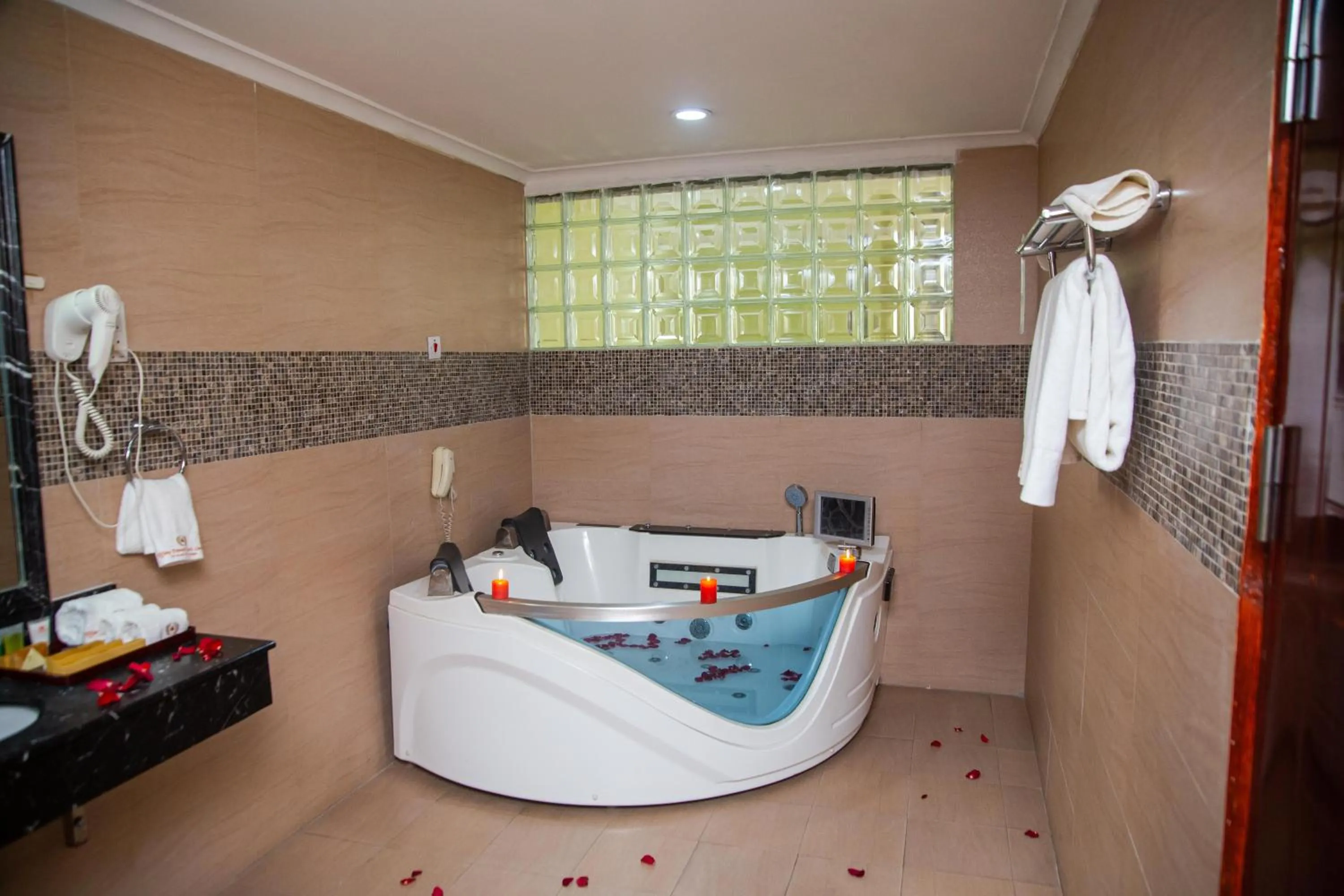 Bath in Tiffany Diamond Hotels LTD - Makunganya