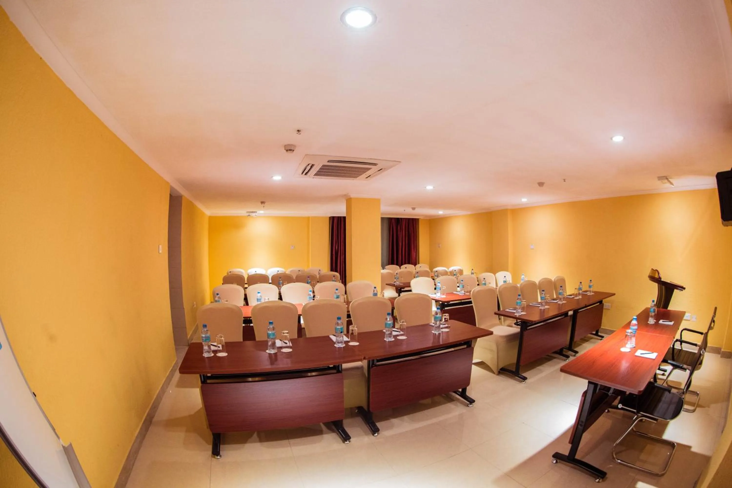 Banquet/Function facilities in Tiffany Diamond Hotels LTD - Makunganya