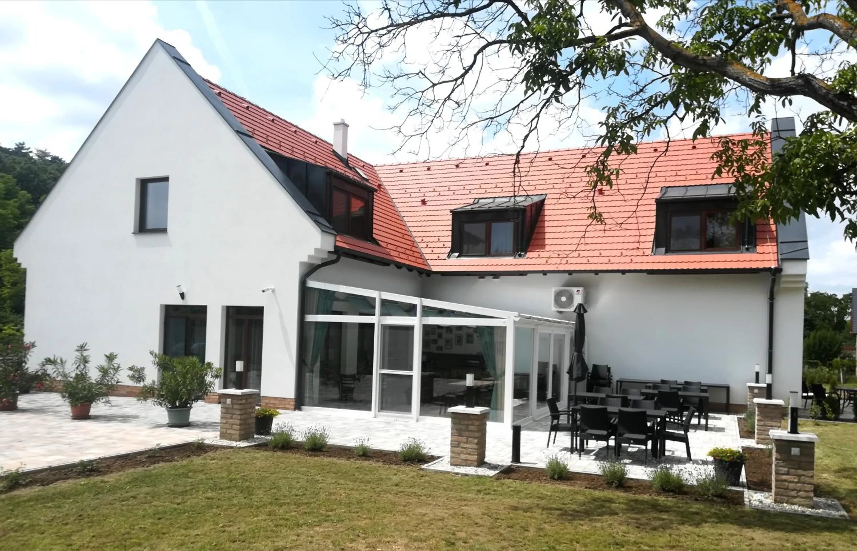 Property building in Dreko Panzió & Borbisztró