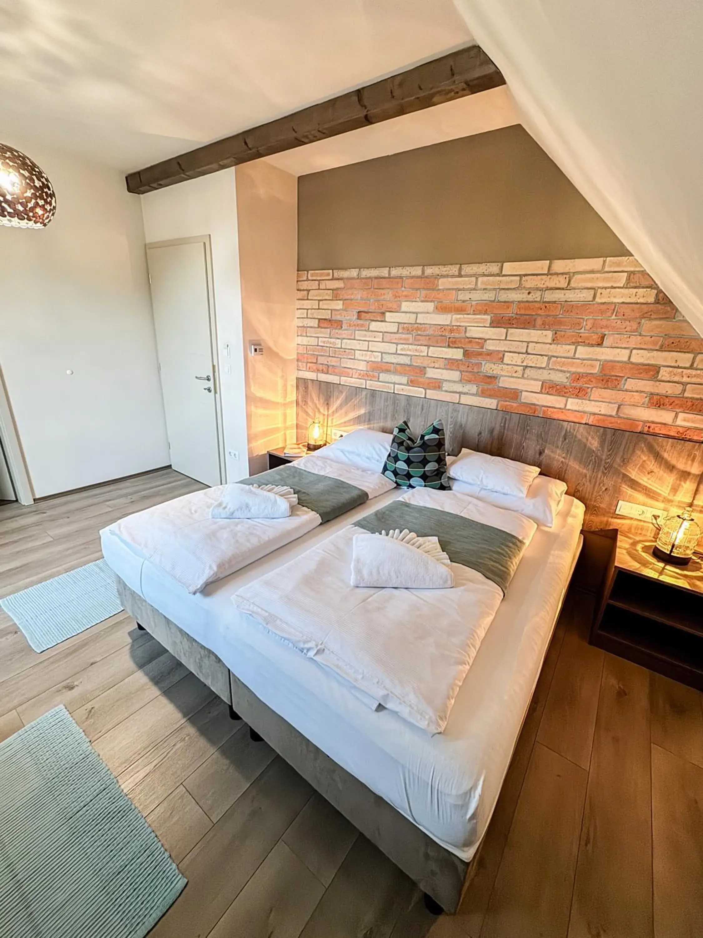 Deluxe Double or Twin Room - single occupancy in Dreko Panzió & Borbisztró Deluxe Double or Twin Room - single occupancy in Dreko Panzió & Borbisztró