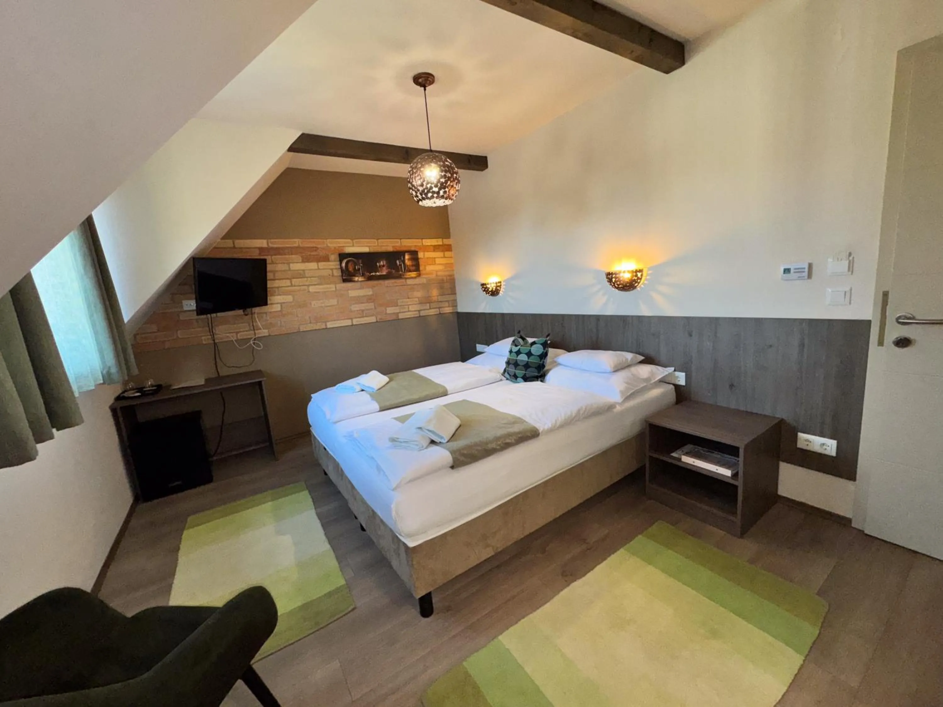 Bed in Dreko Panzió & Borbisztró