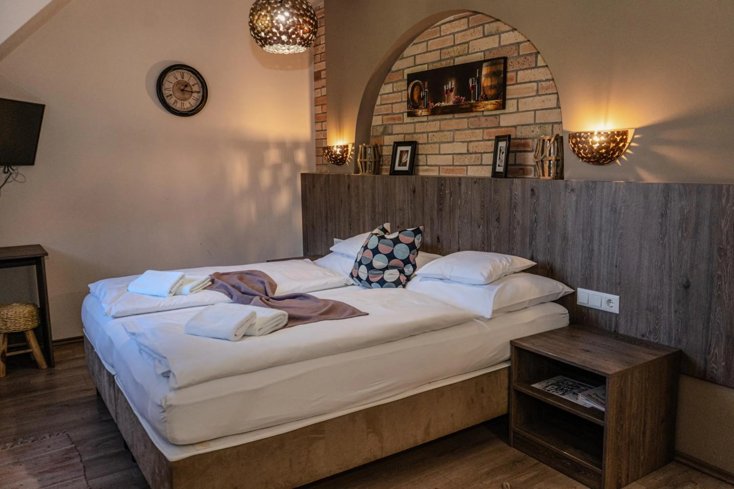 Bed in Dreko Panzió & Borbisztró