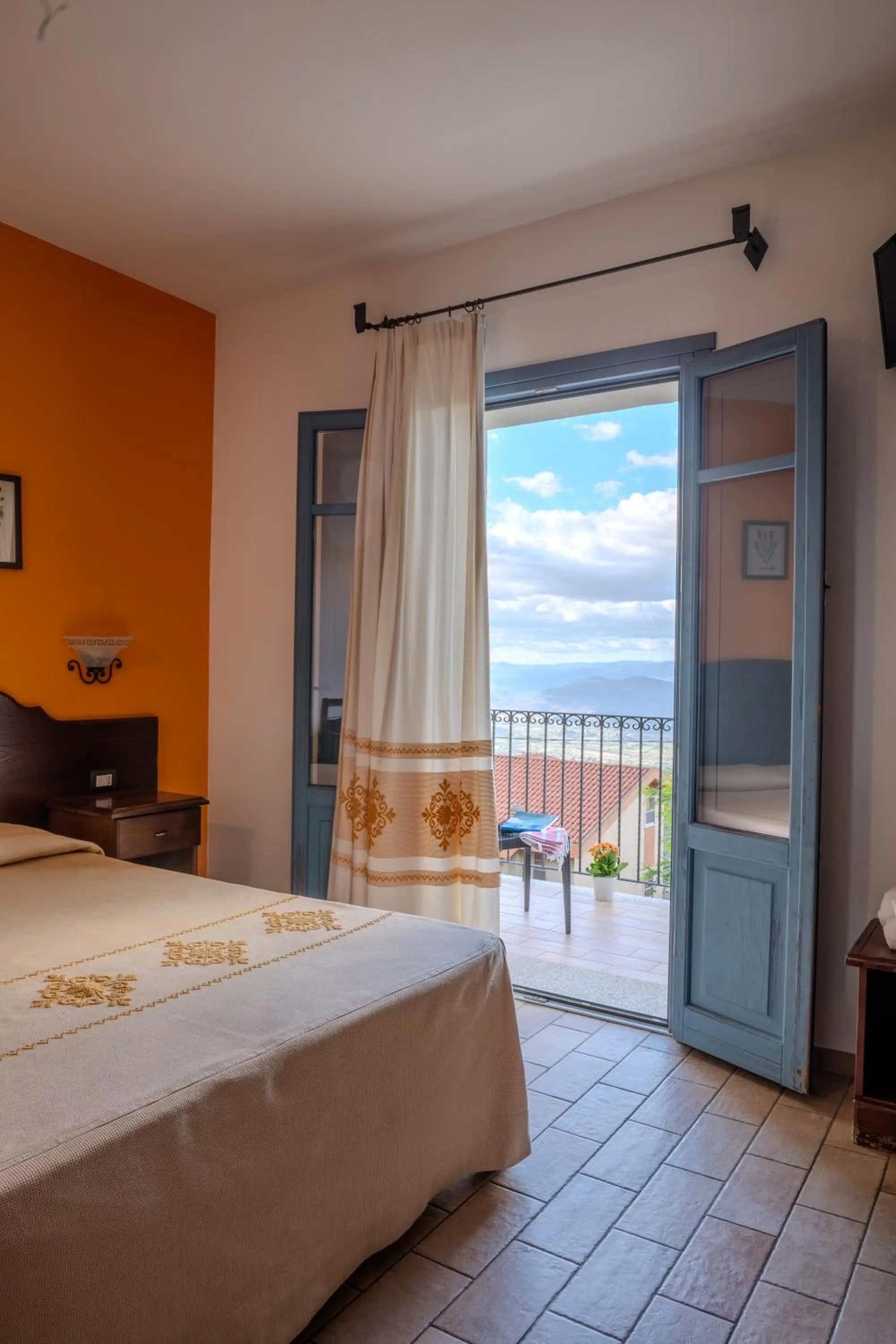 Bed in Hotel Bia Maore