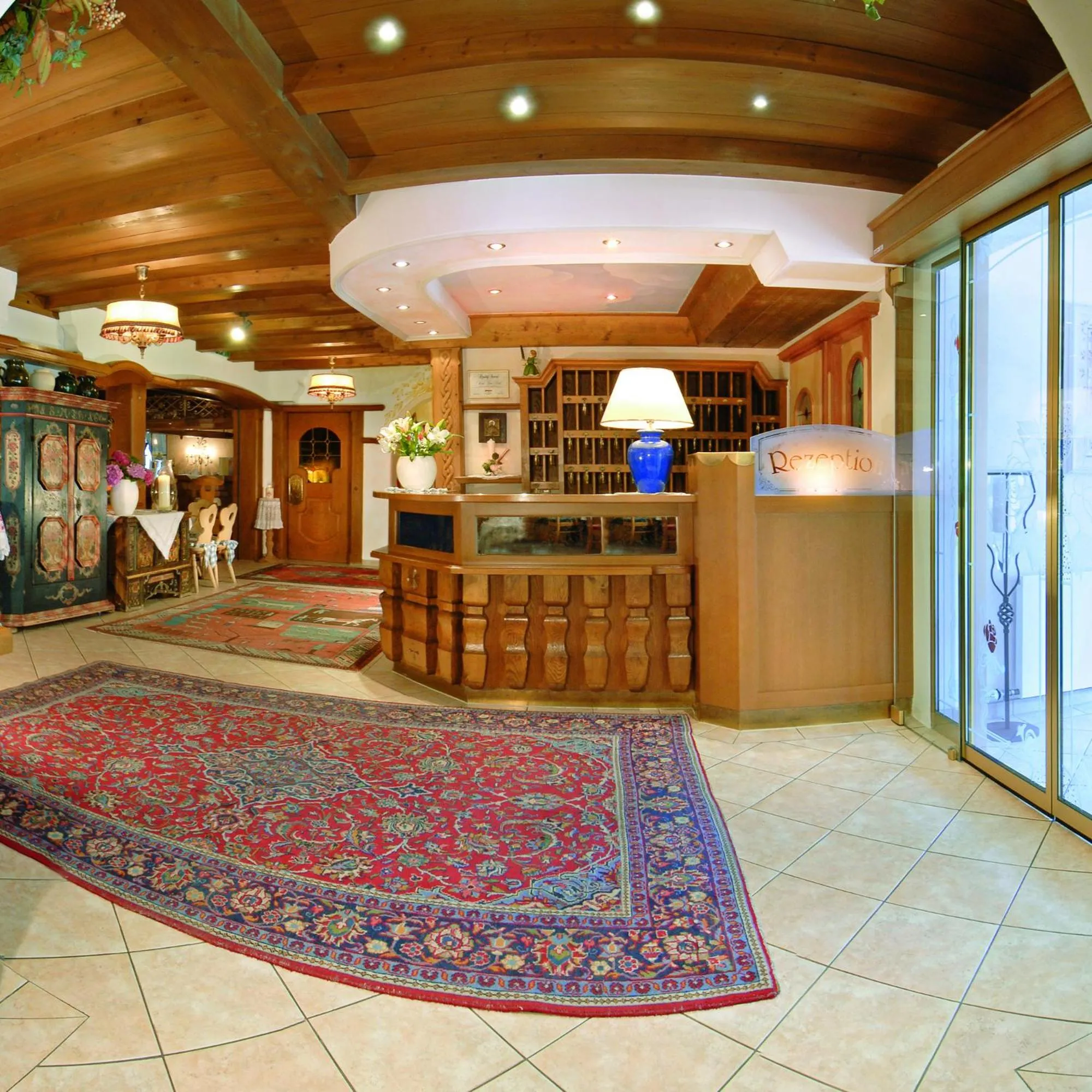 Lobby or reception in Hotel Neue Post