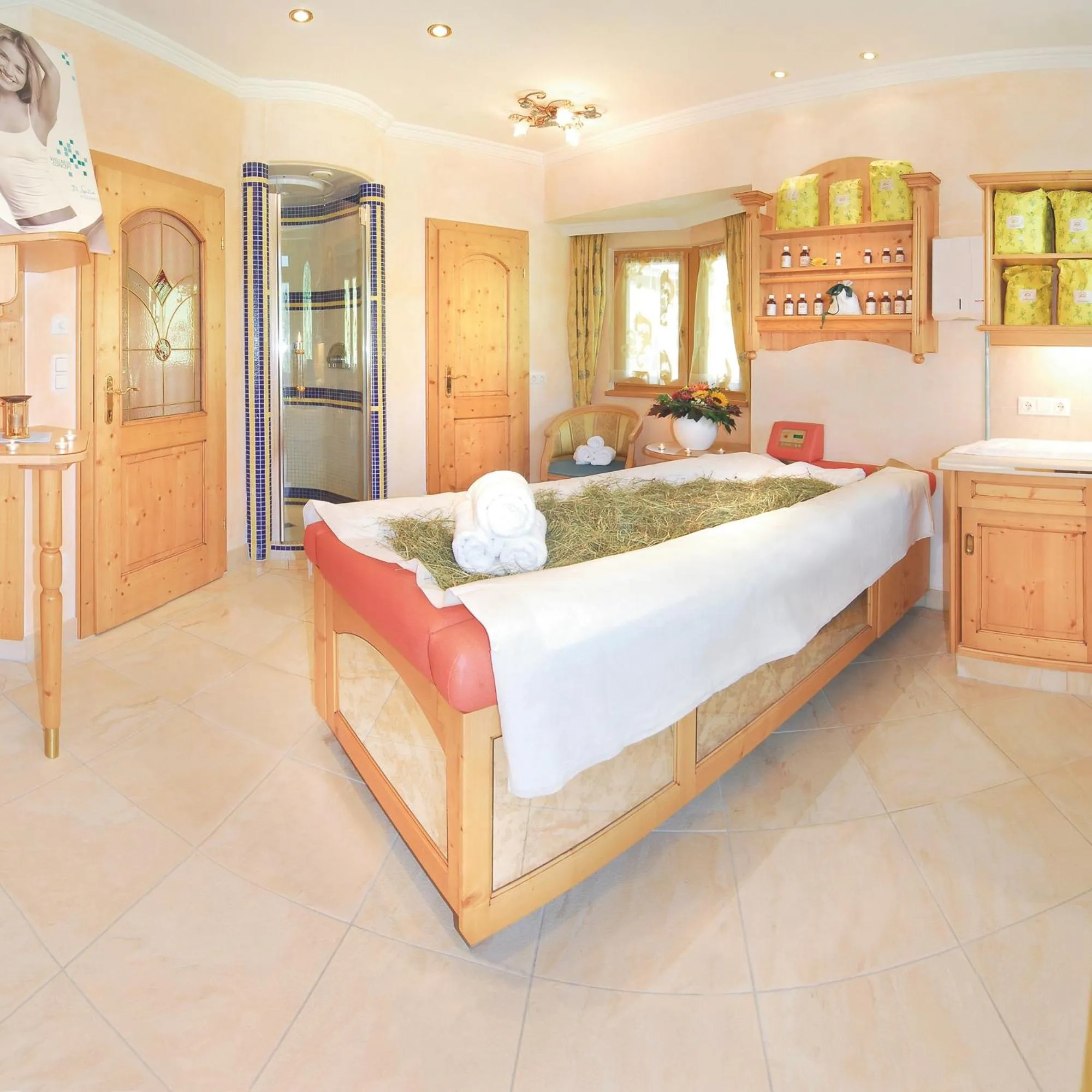 Massage, Bed in Hotel Neue Post