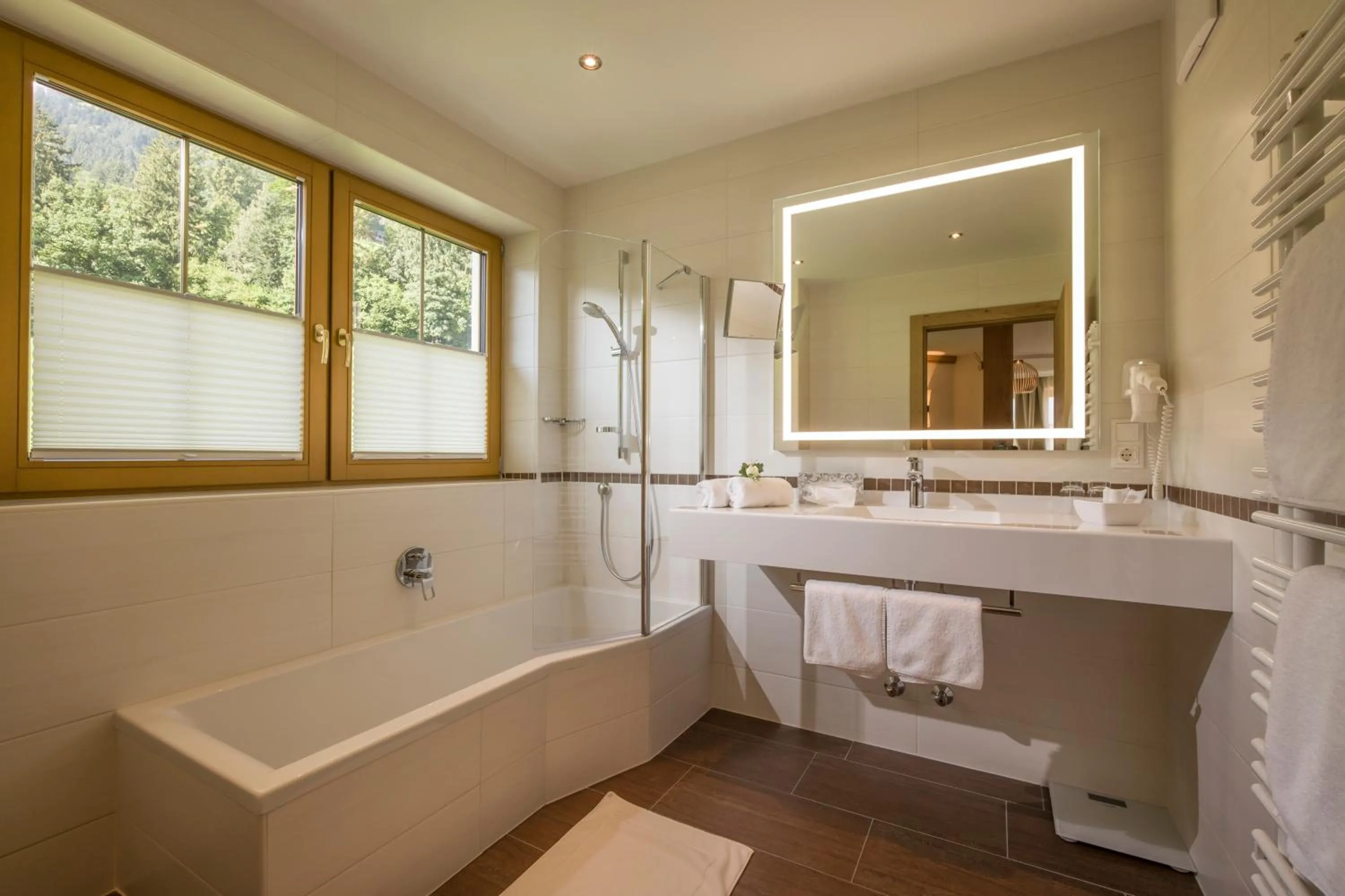 Bathroom in Hotel Neue Post