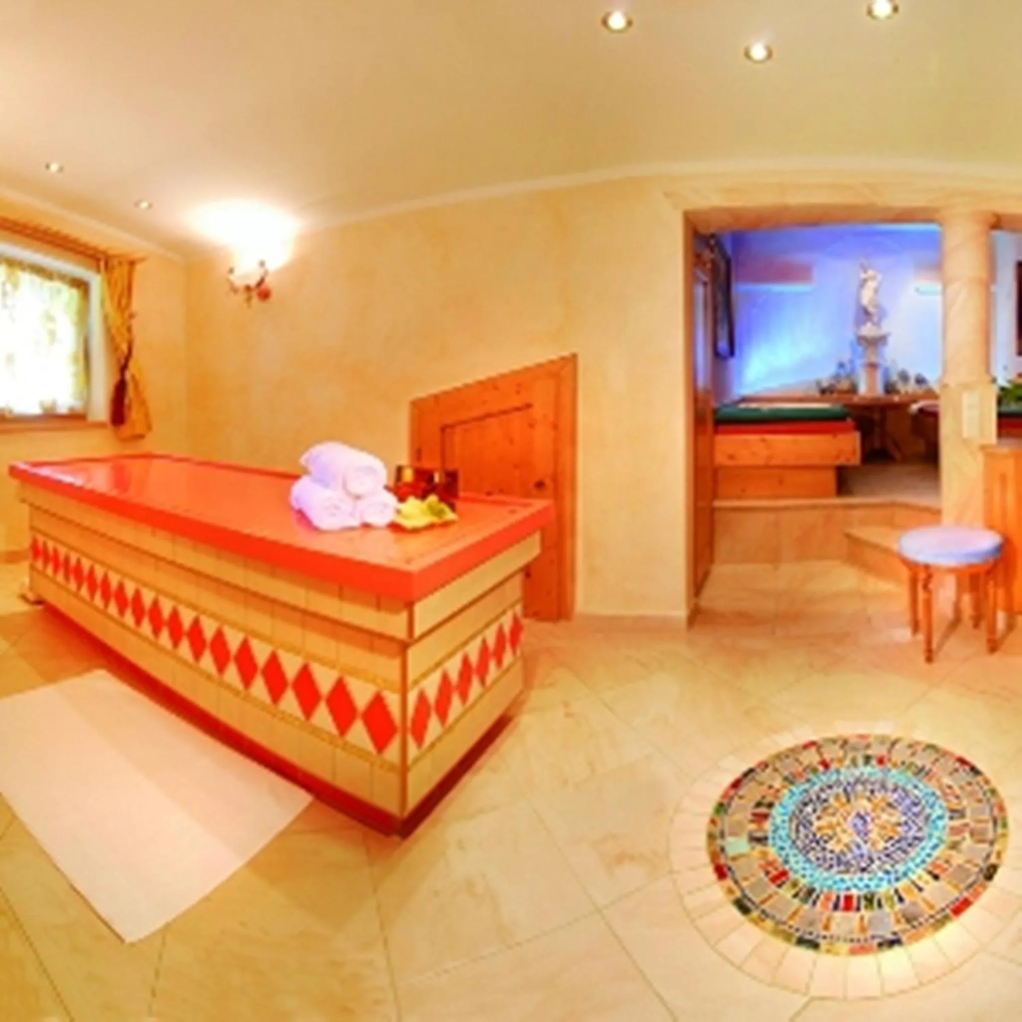 Steam room, Bed in Hotel Neue Post