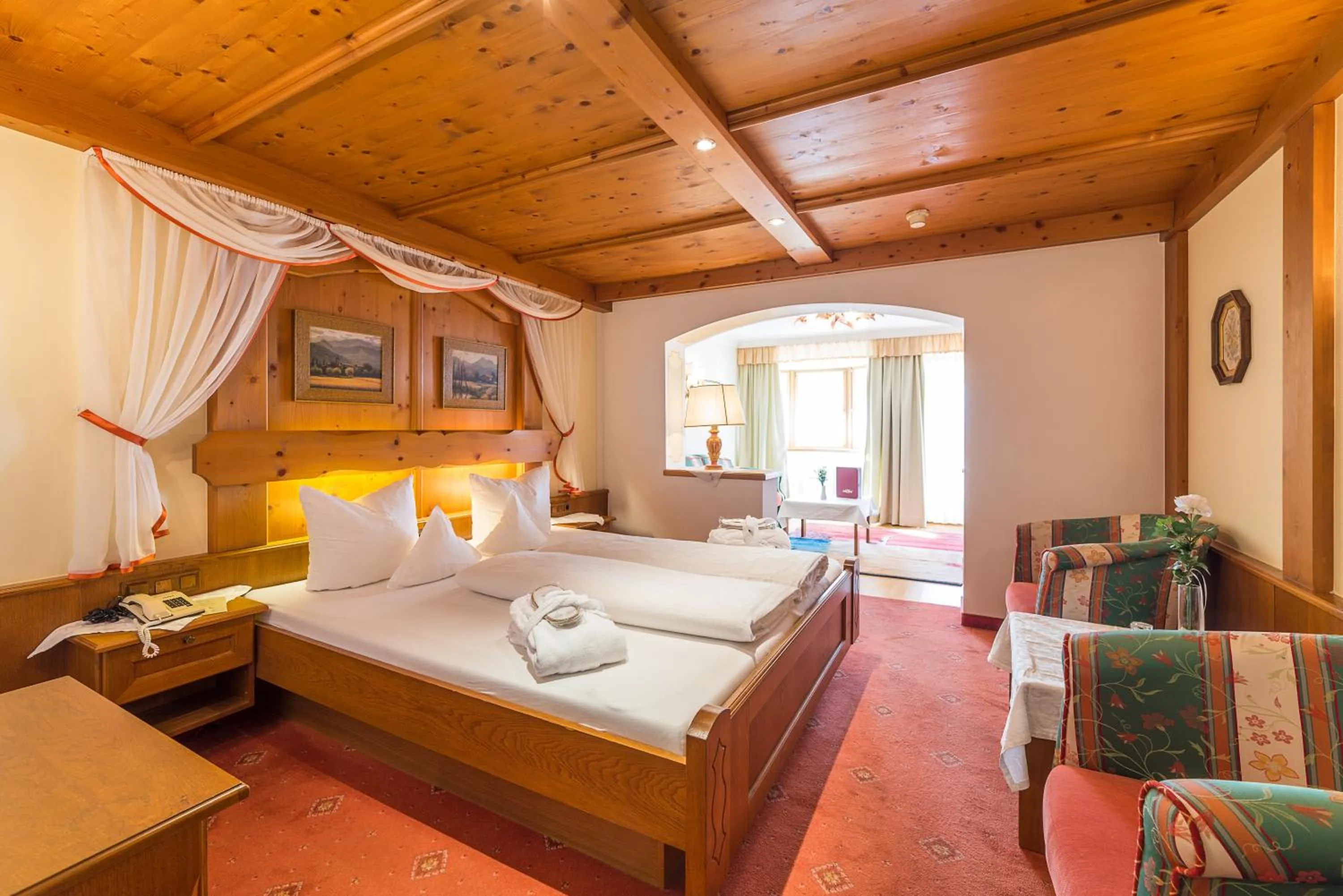 Bed in Hotel Neue Post