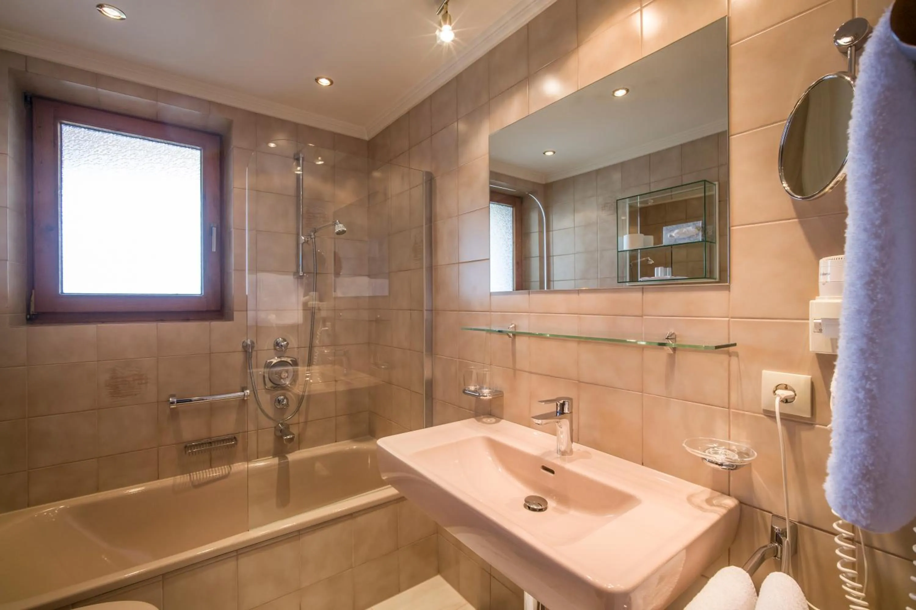 Bathroom in Hotel Neue Post