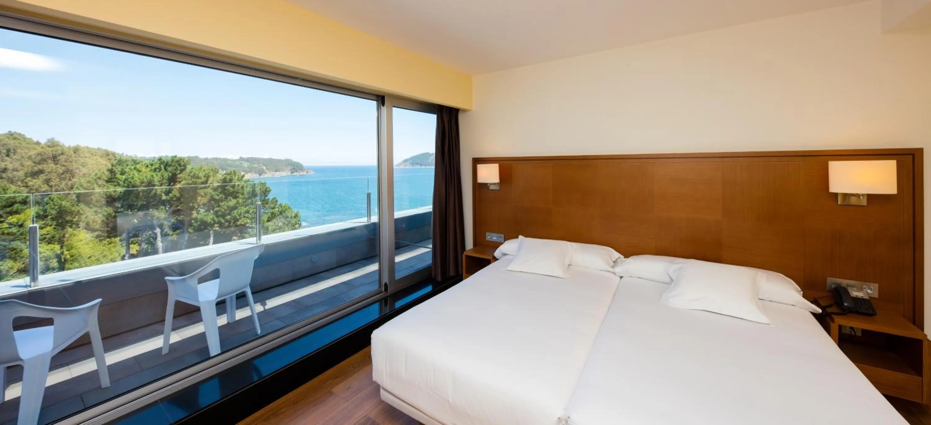 Bed in Hotel Thalasso Cantabrico Las Sirenas 4 Superior