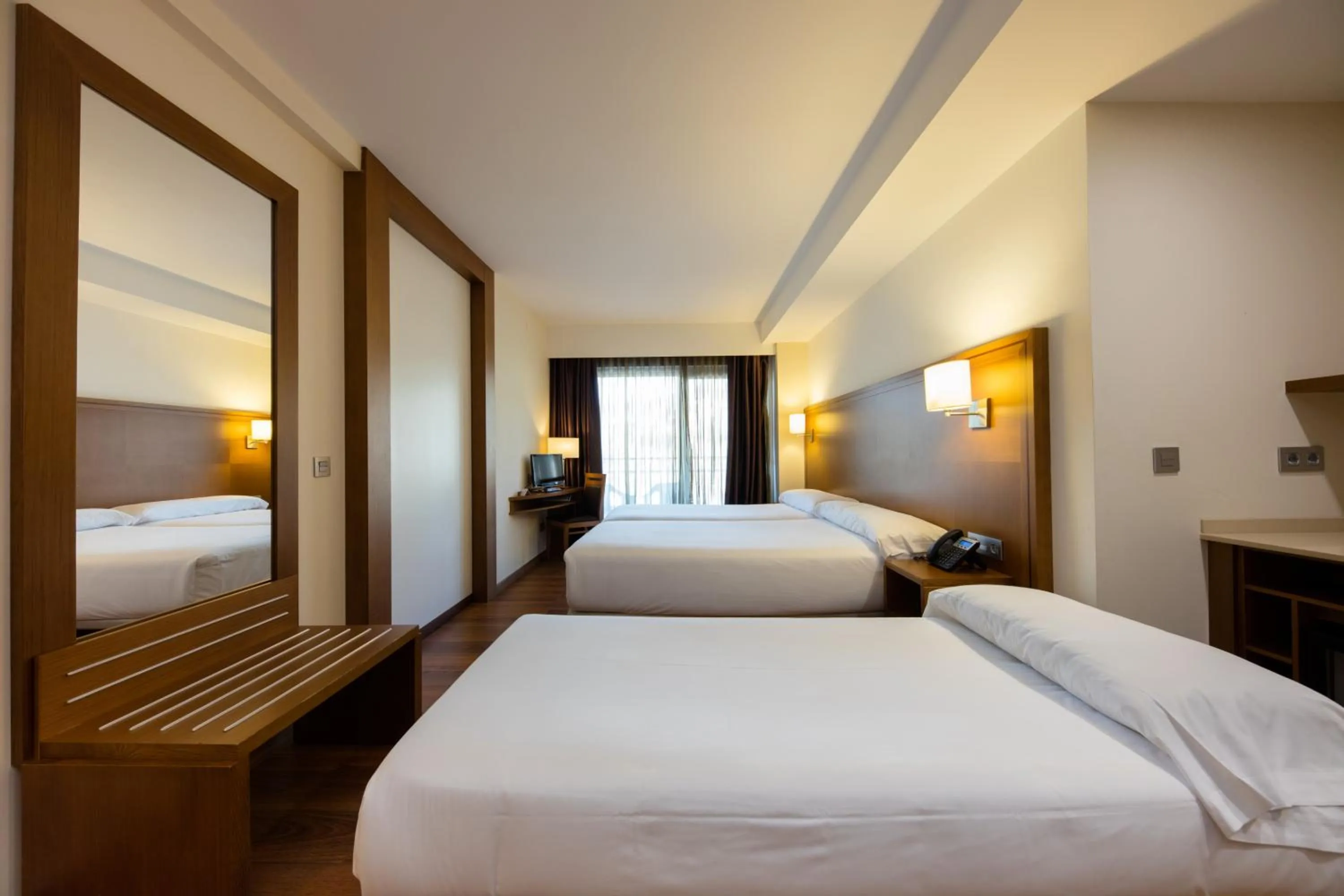 Bed in Hotel Thalasso Cantabrico Las Sirenas 4 Superior