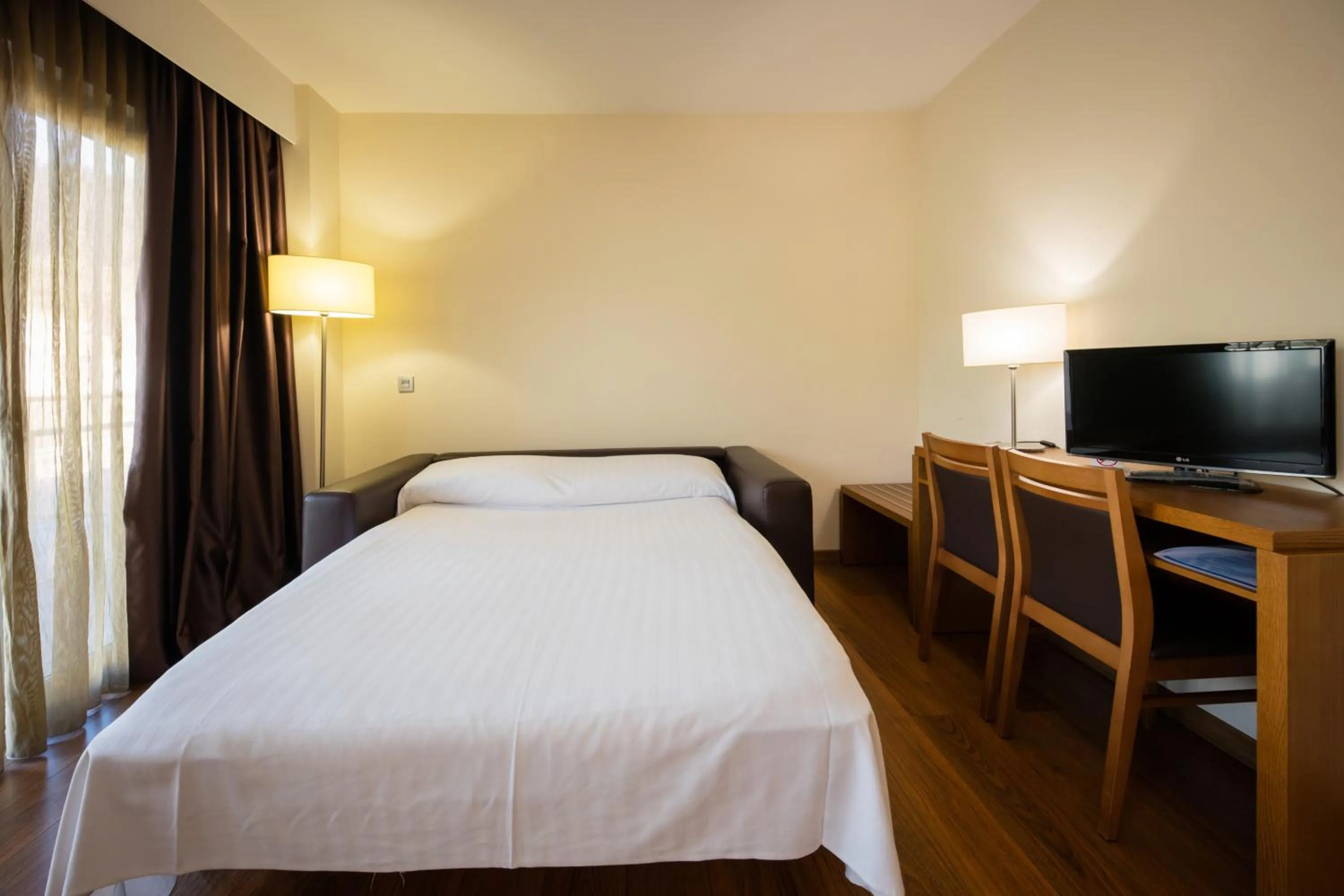 Bed in Hotel Thalasso Cantabrico Las Sirenas 4 Superior