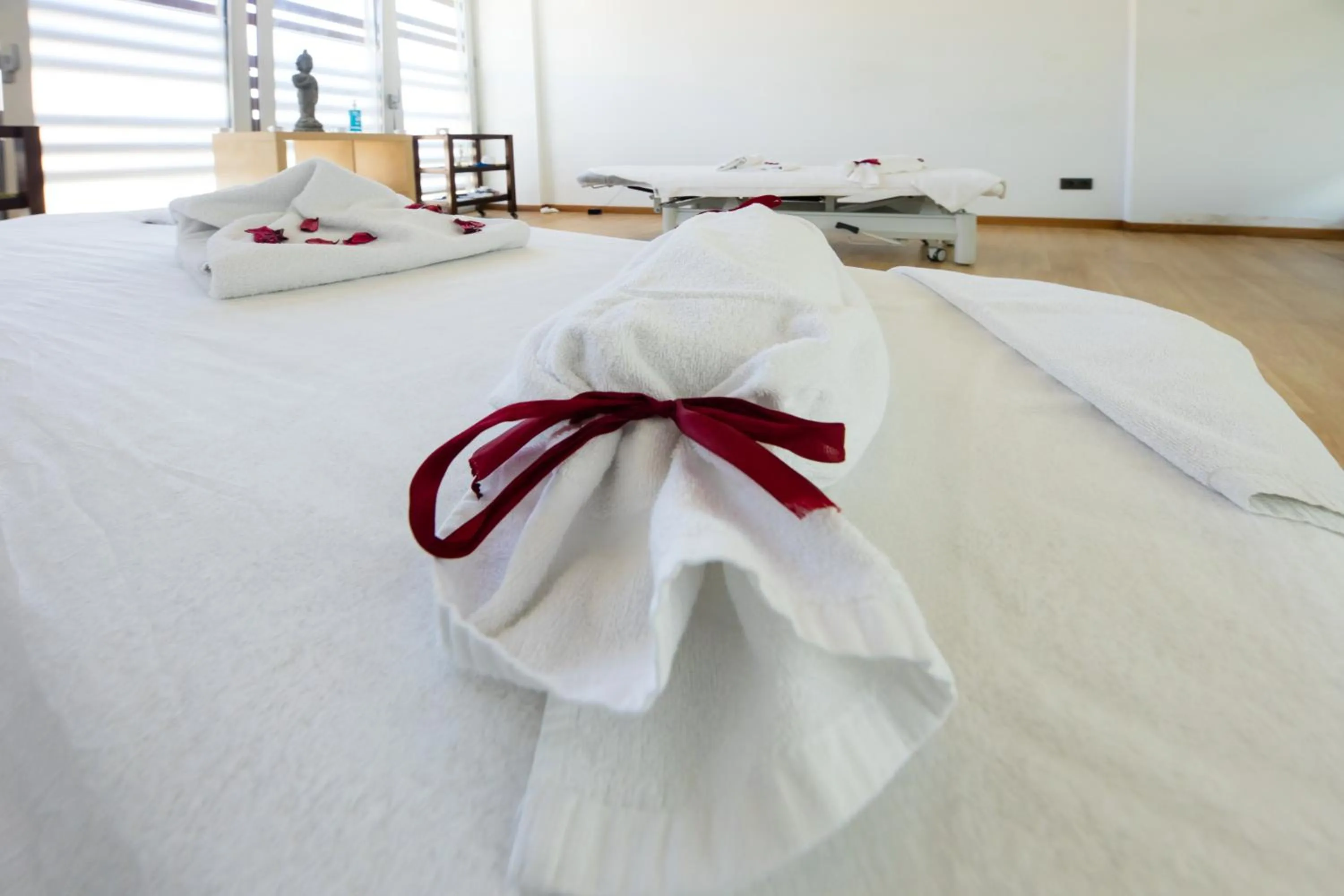 Massage, Bed in Hotel Thalasso Cantabrico Las Sirenas 4 Superior