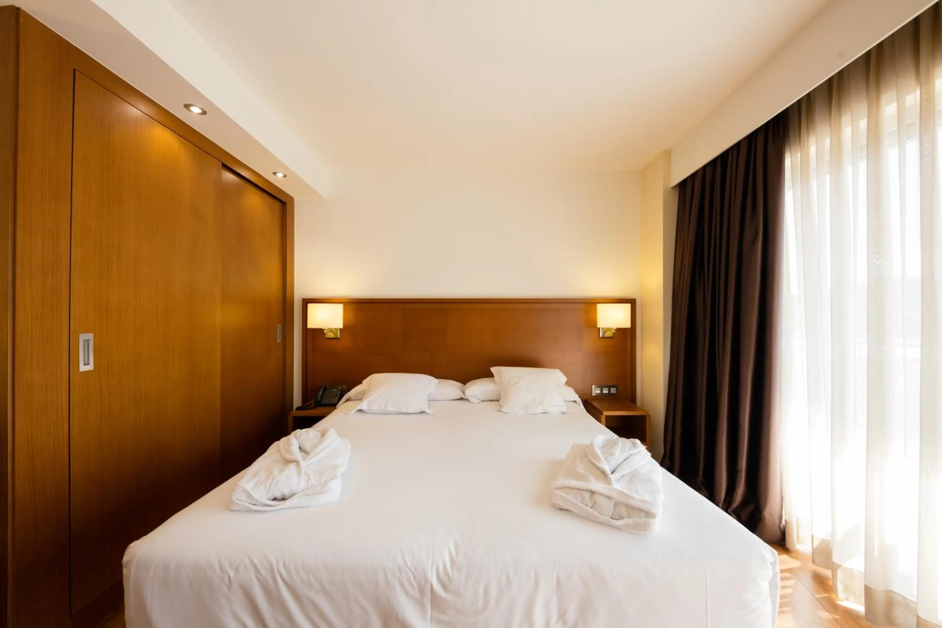 Bed in Hotel Thalasso Cantabrico Las Sirenas 4 Superior