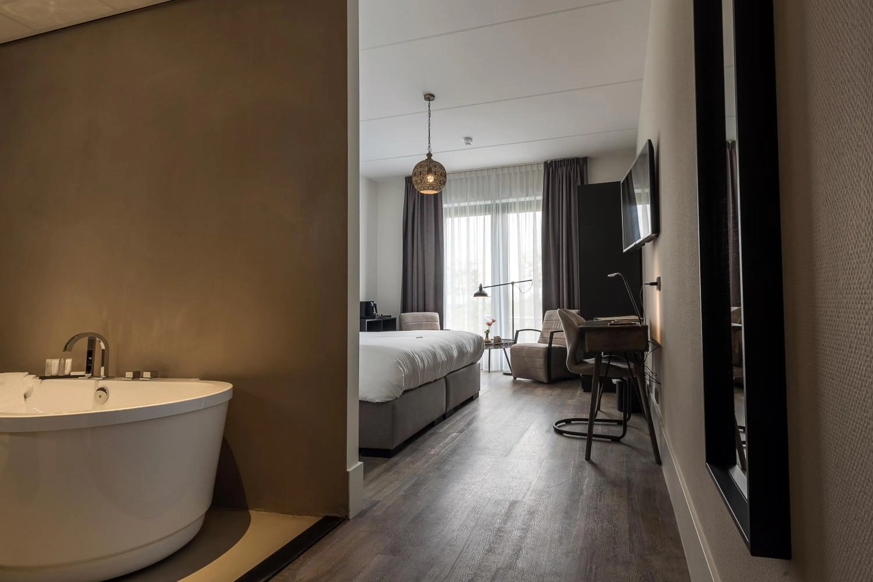 Bathroom, Bed in Fruitpark Hotel & Spa